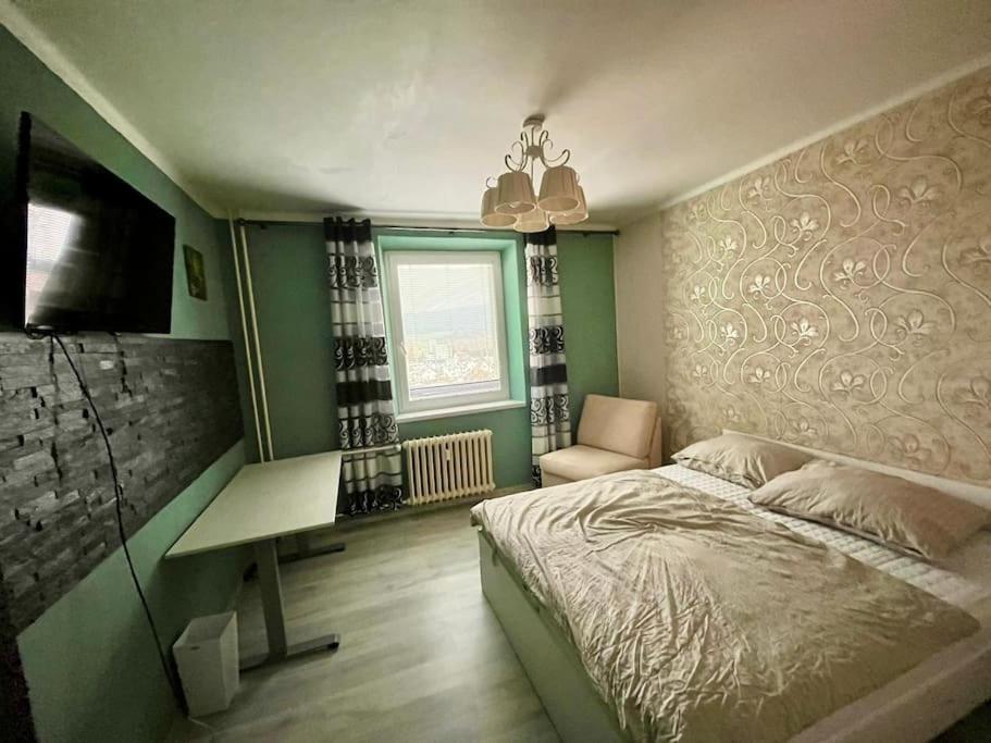 One-Bedroom Apartment photo 1