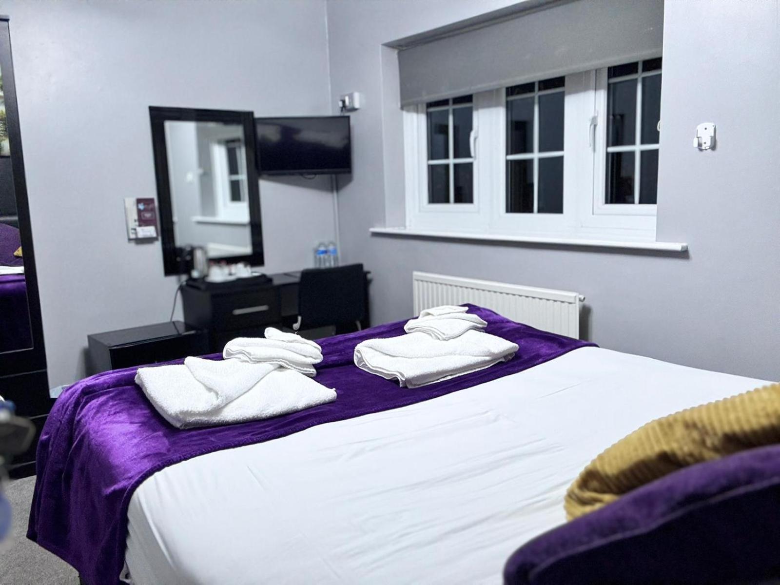 Twin Room with Private Bathroom photo 3