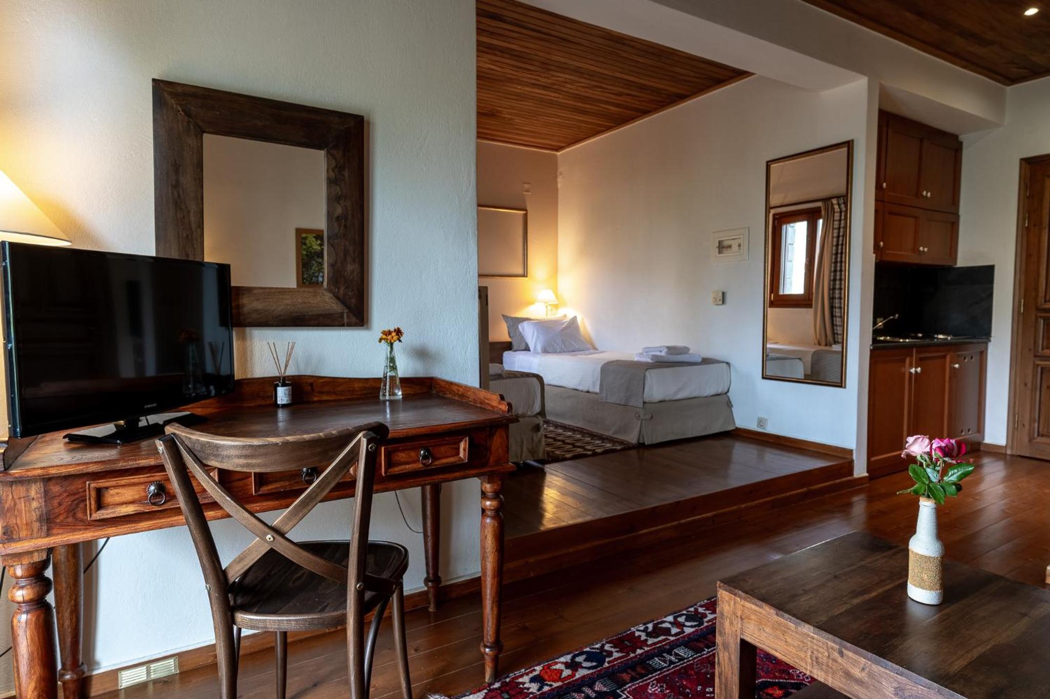 Deluxe Double or Twin Room with Mountain View