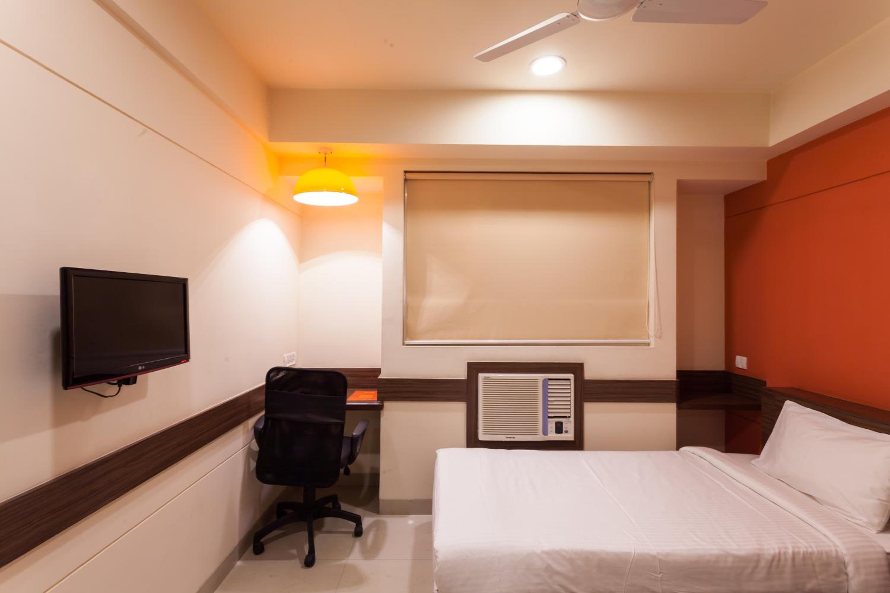 Queen Room - Photo 8
