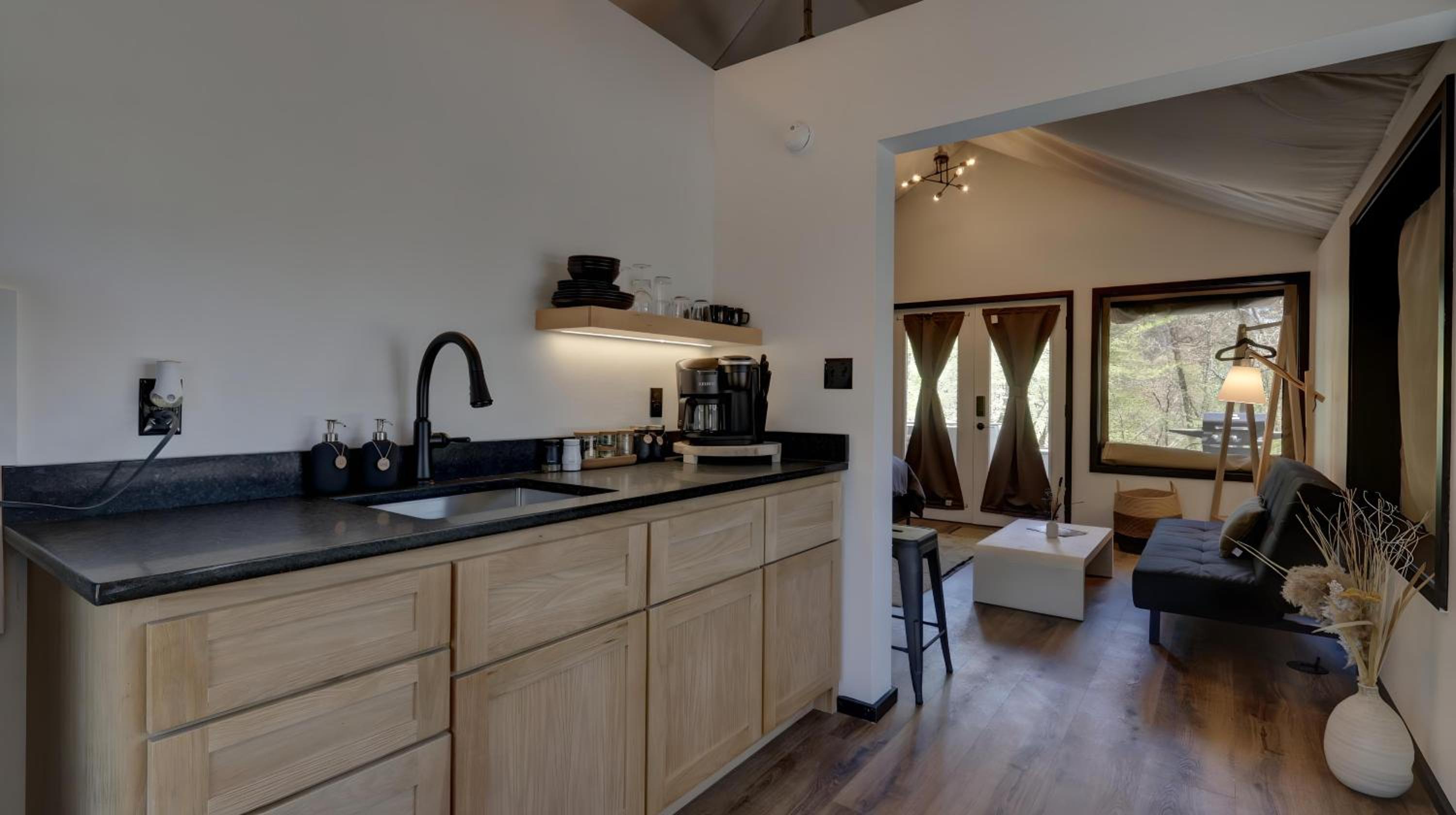 Suite with Mountain View - Photo 12
