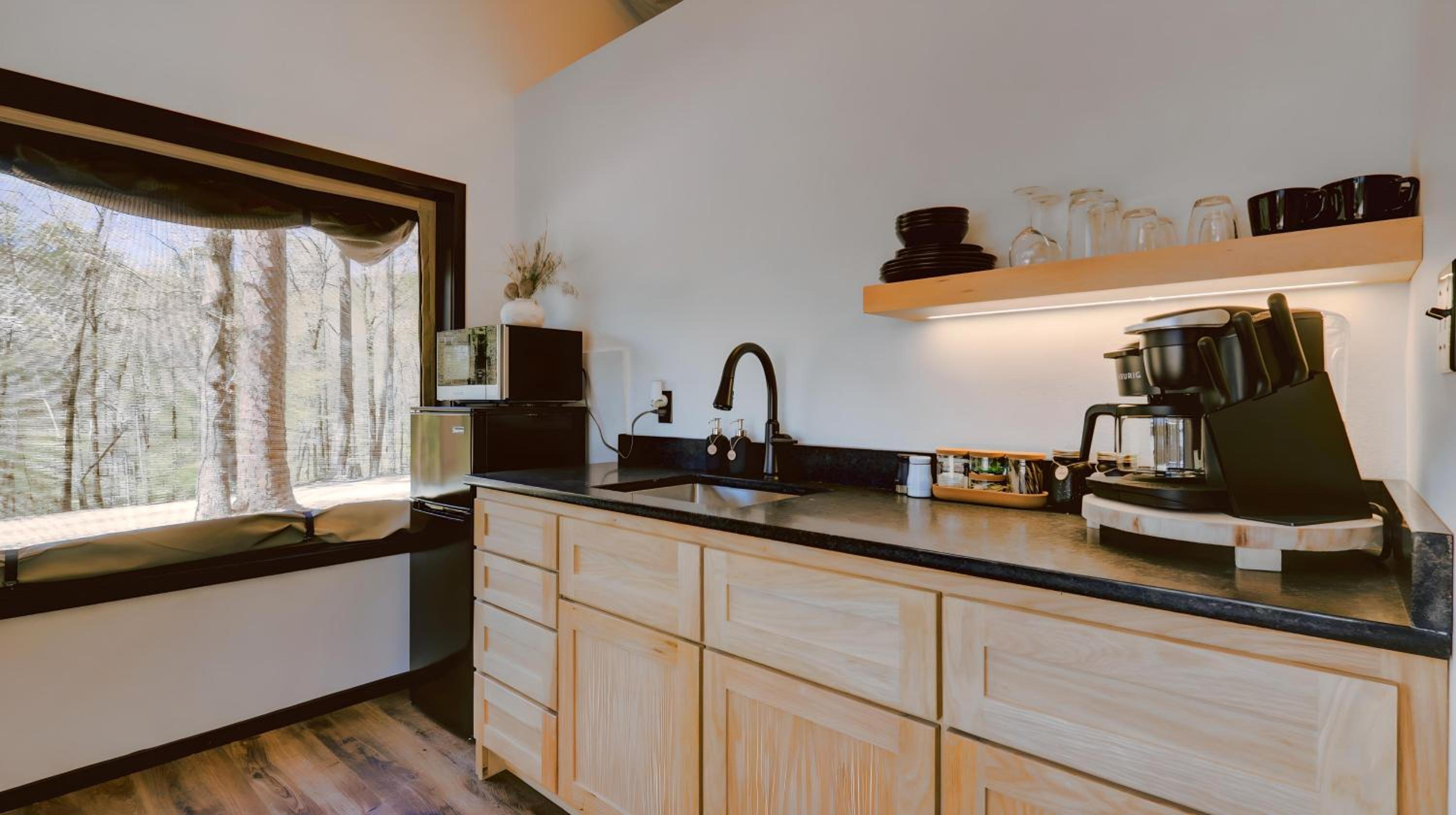 Suite with Mountain View - Photo 13