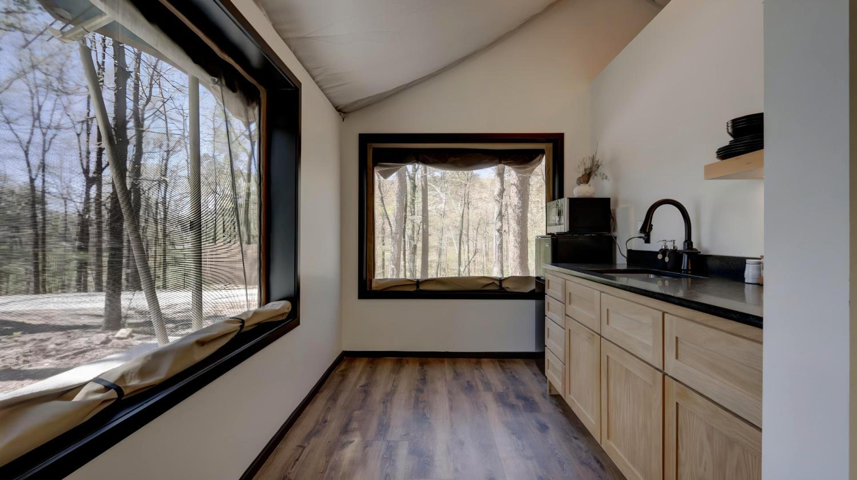 Suite with Mountain View - Photo 11