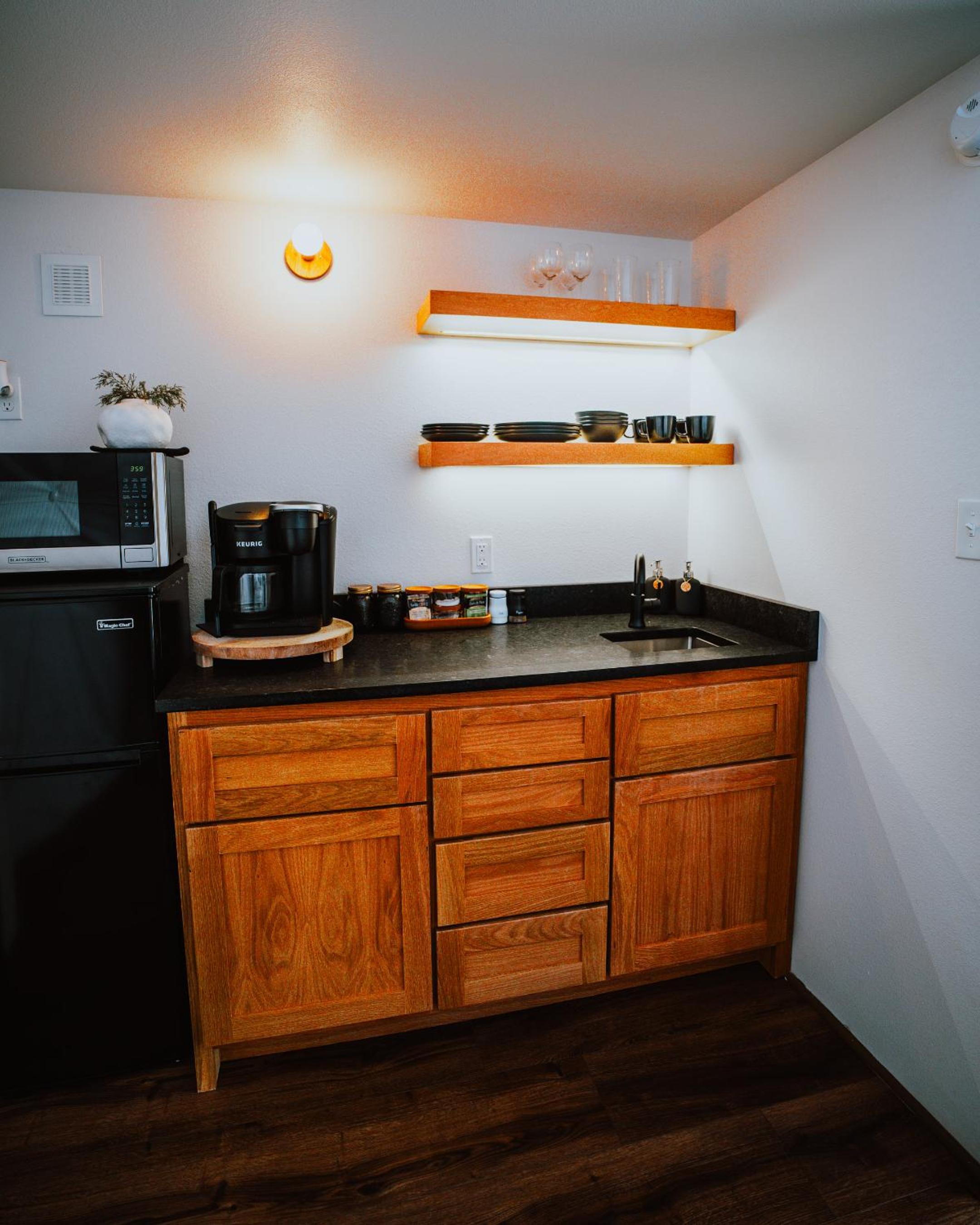 Suite with Hot Tub - Photo 12