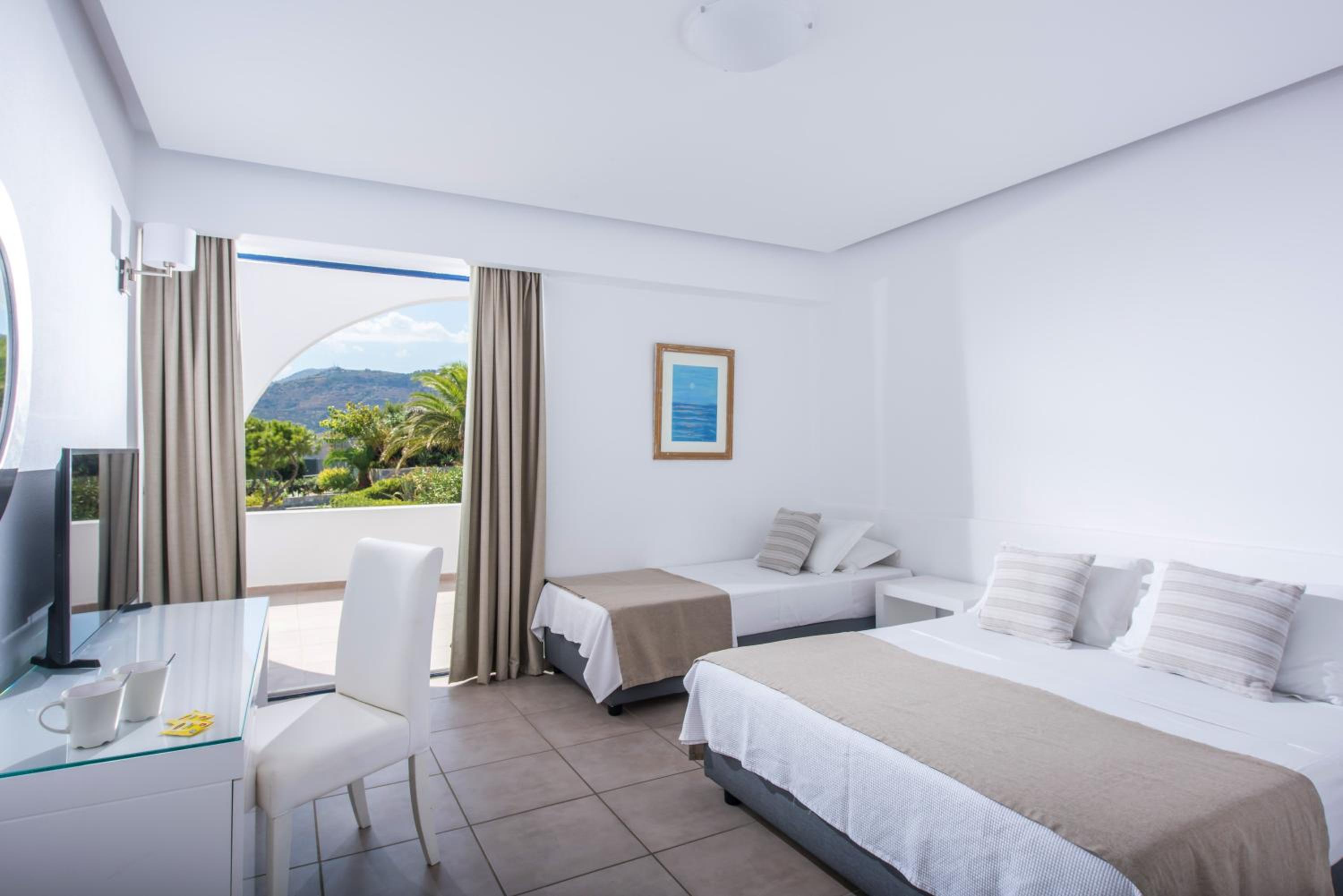 Double or Twin Room with Mountain View - Photo 1