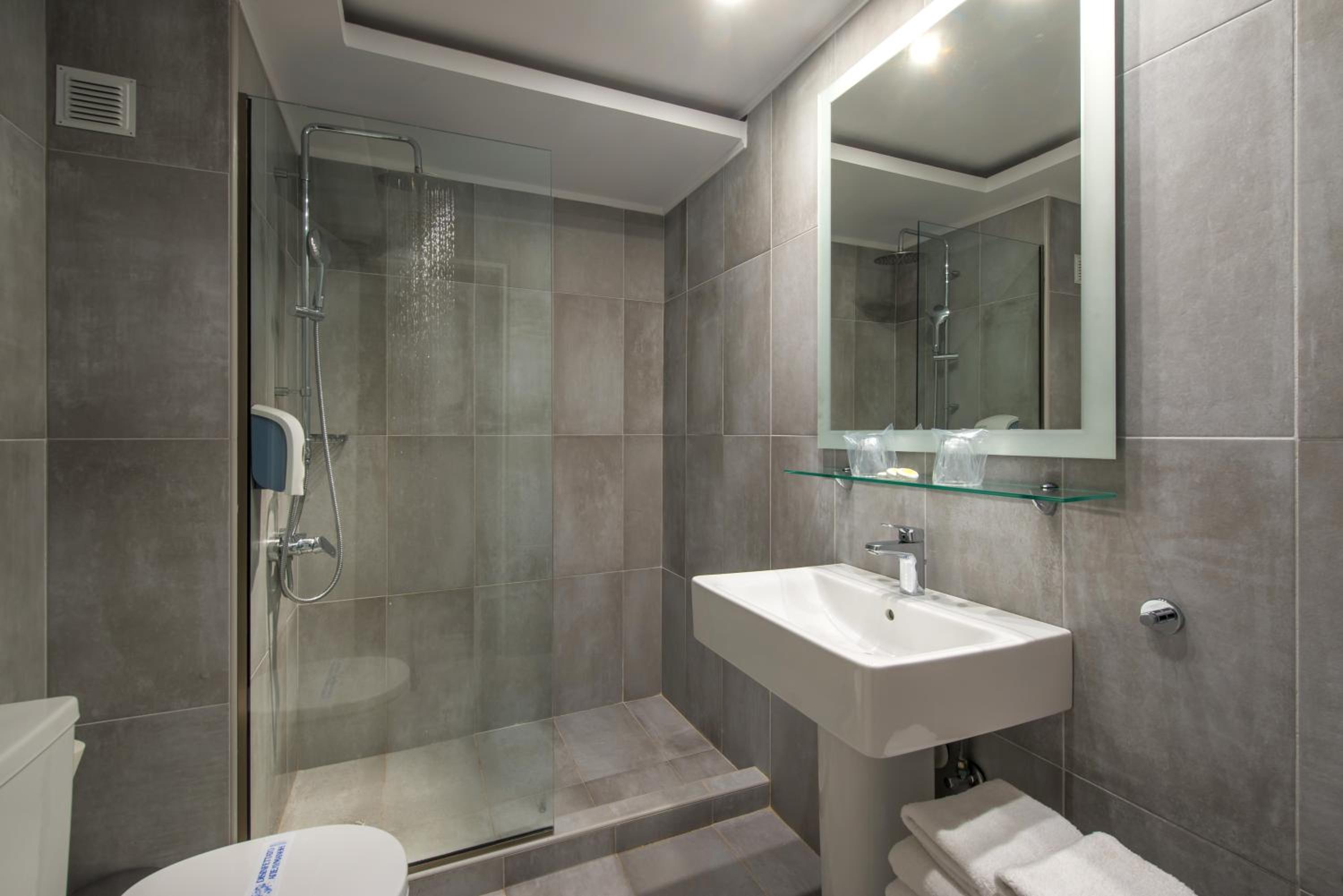 Double or Twin Room with Sea View - Photo 5