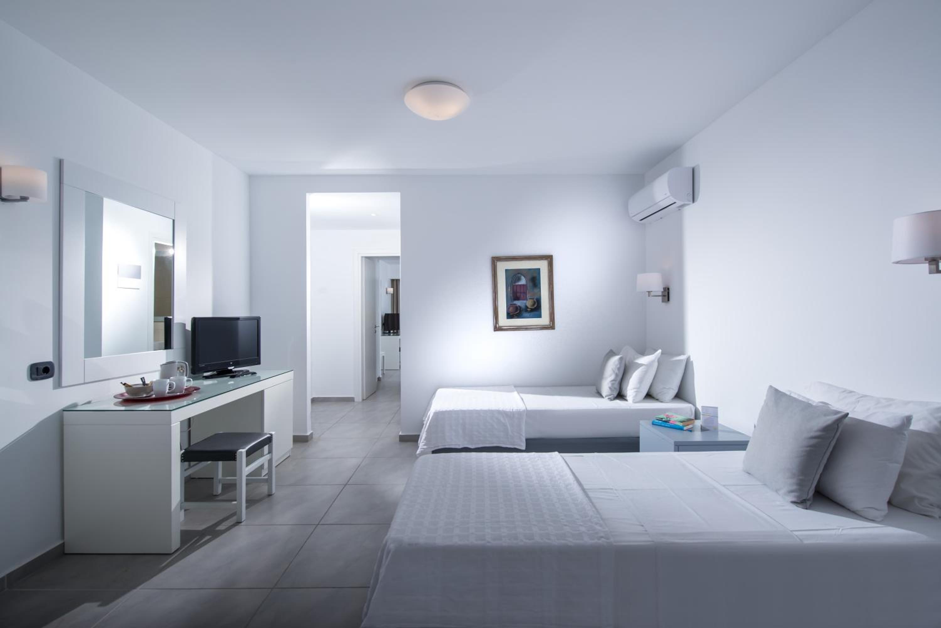 Two-Bedroom Family Room with Sea View - Photo 3