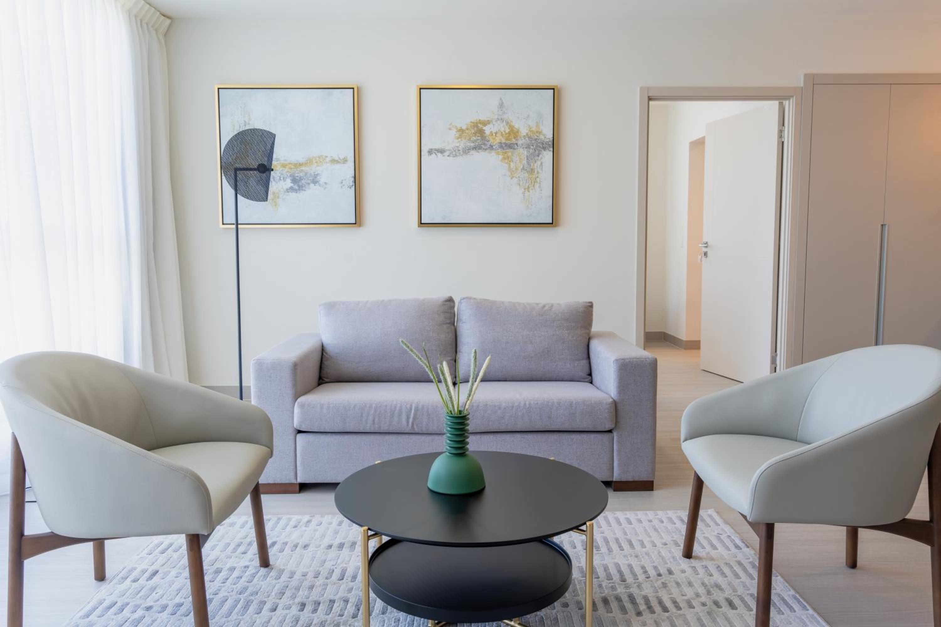 One-Bedroom Apartment photo 1