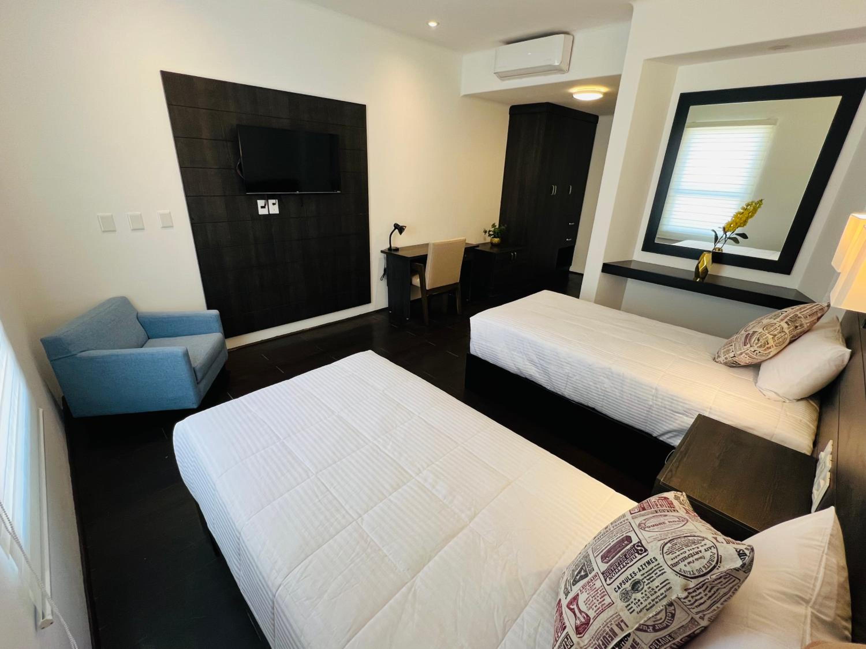Executive Suite - Photo 5