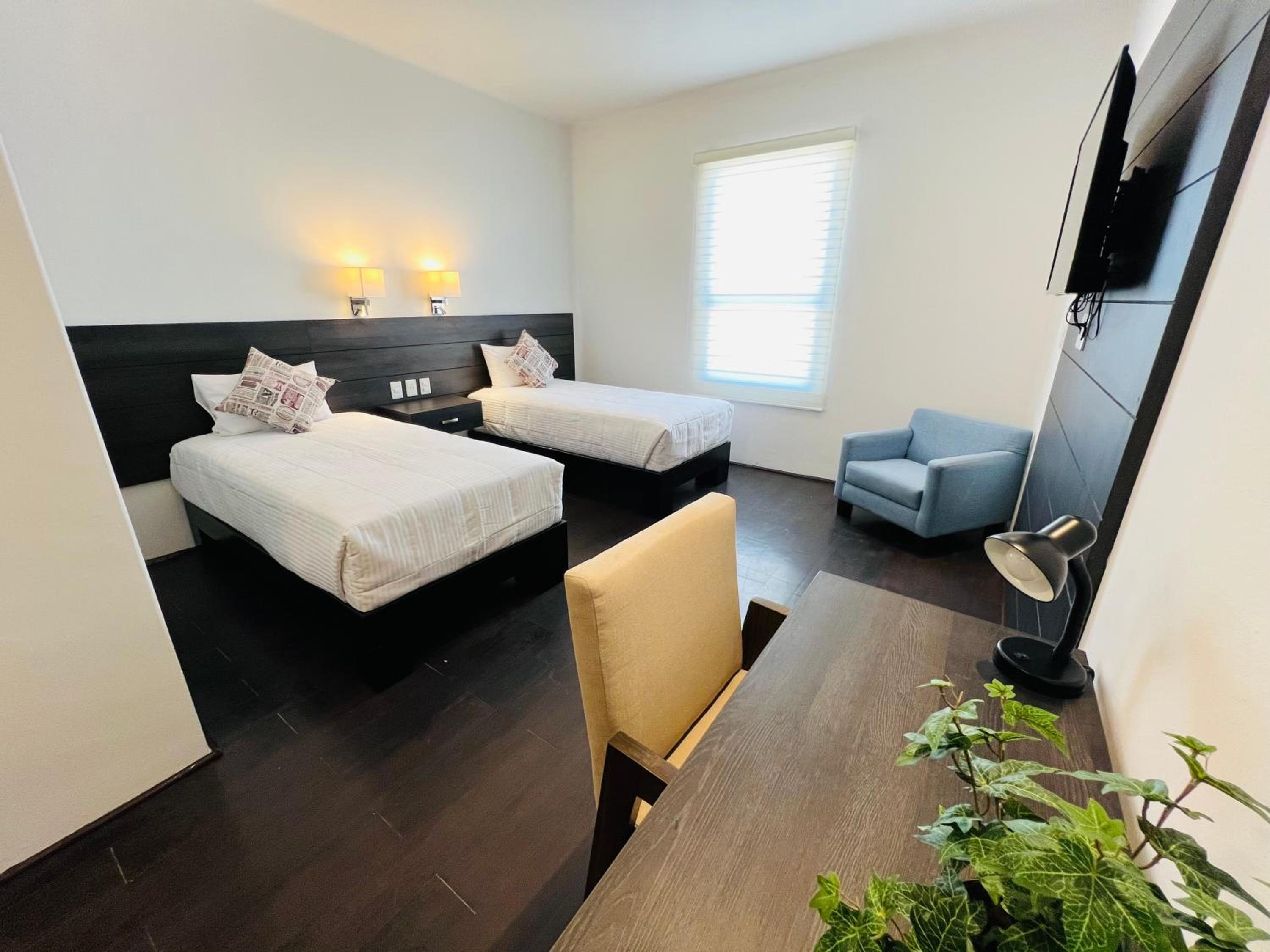 Executive Suite - Photo 4