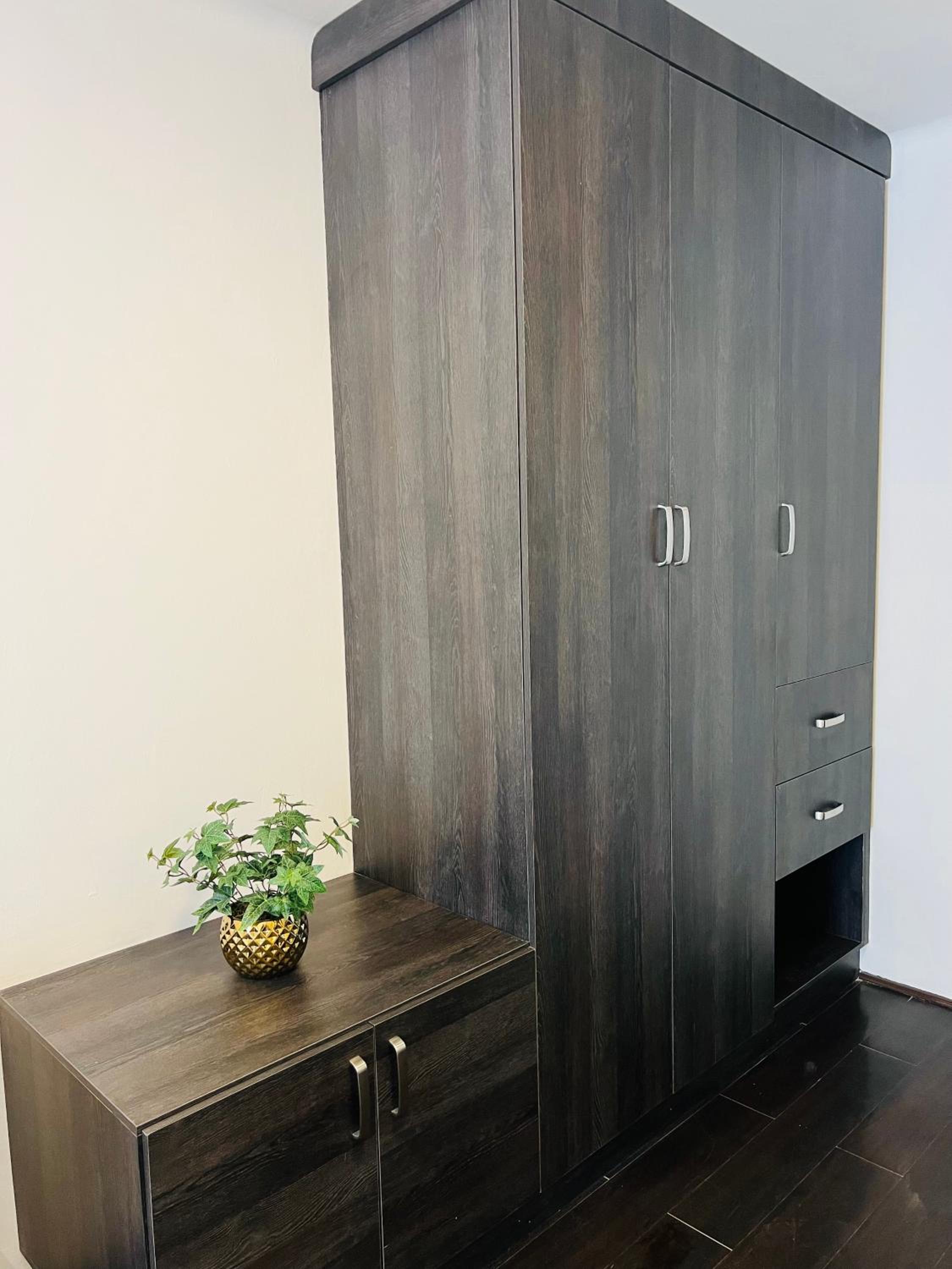 Executive Suite - Photo 9