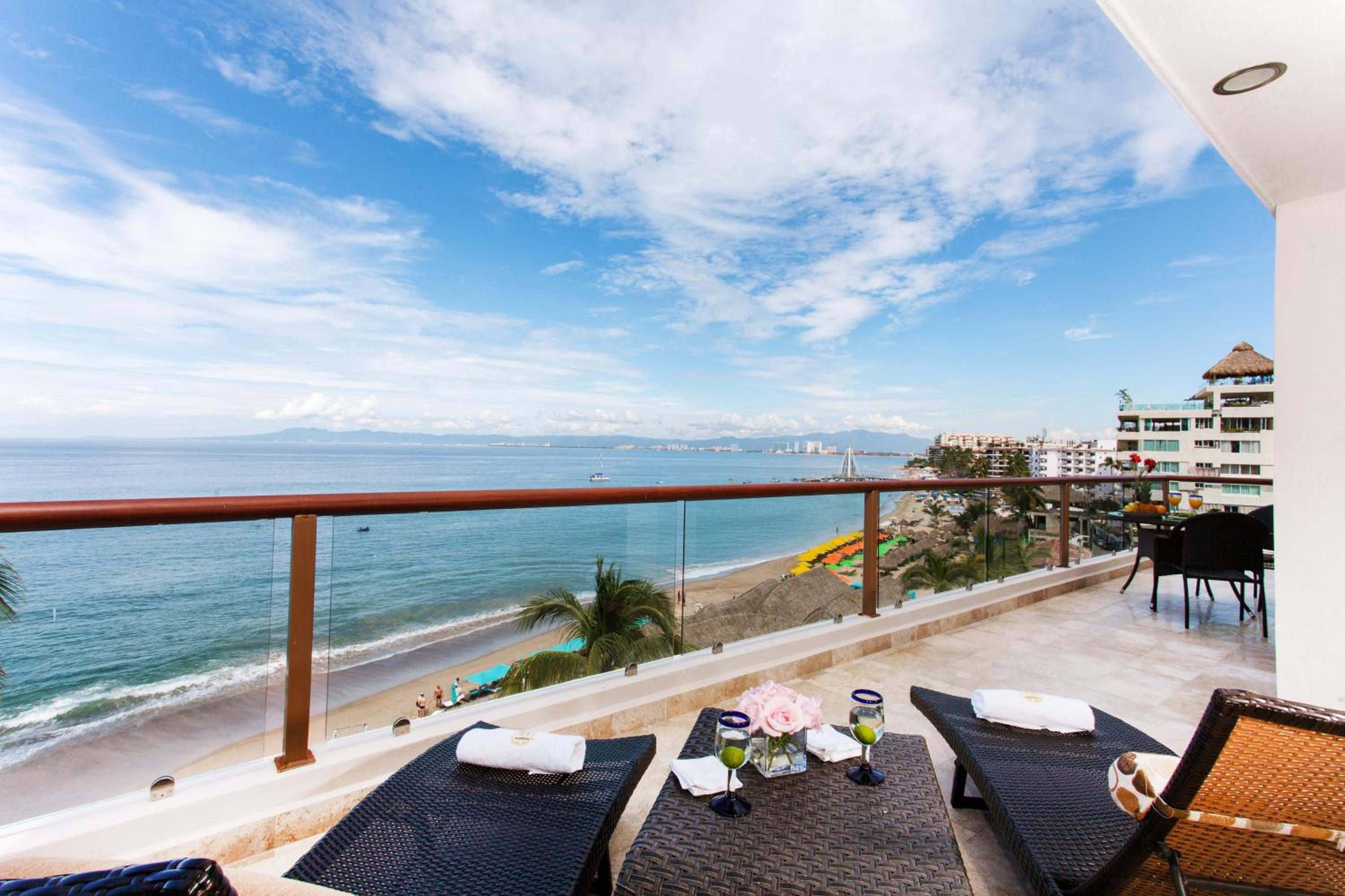 Three-Bedroom Suite with Private Pool - Photo 32