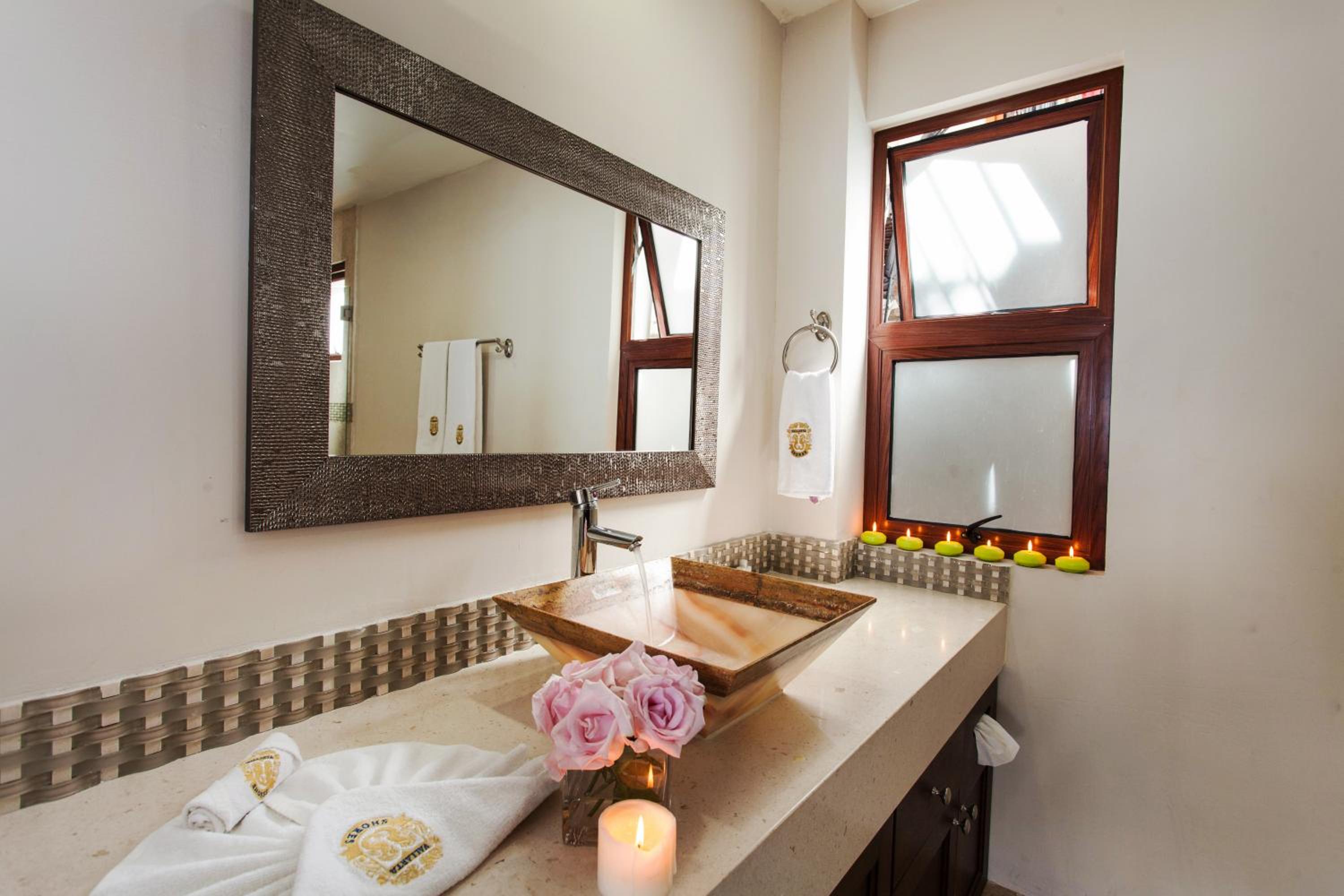 Three-Bedroom Suite with Private Pool - Photo 4