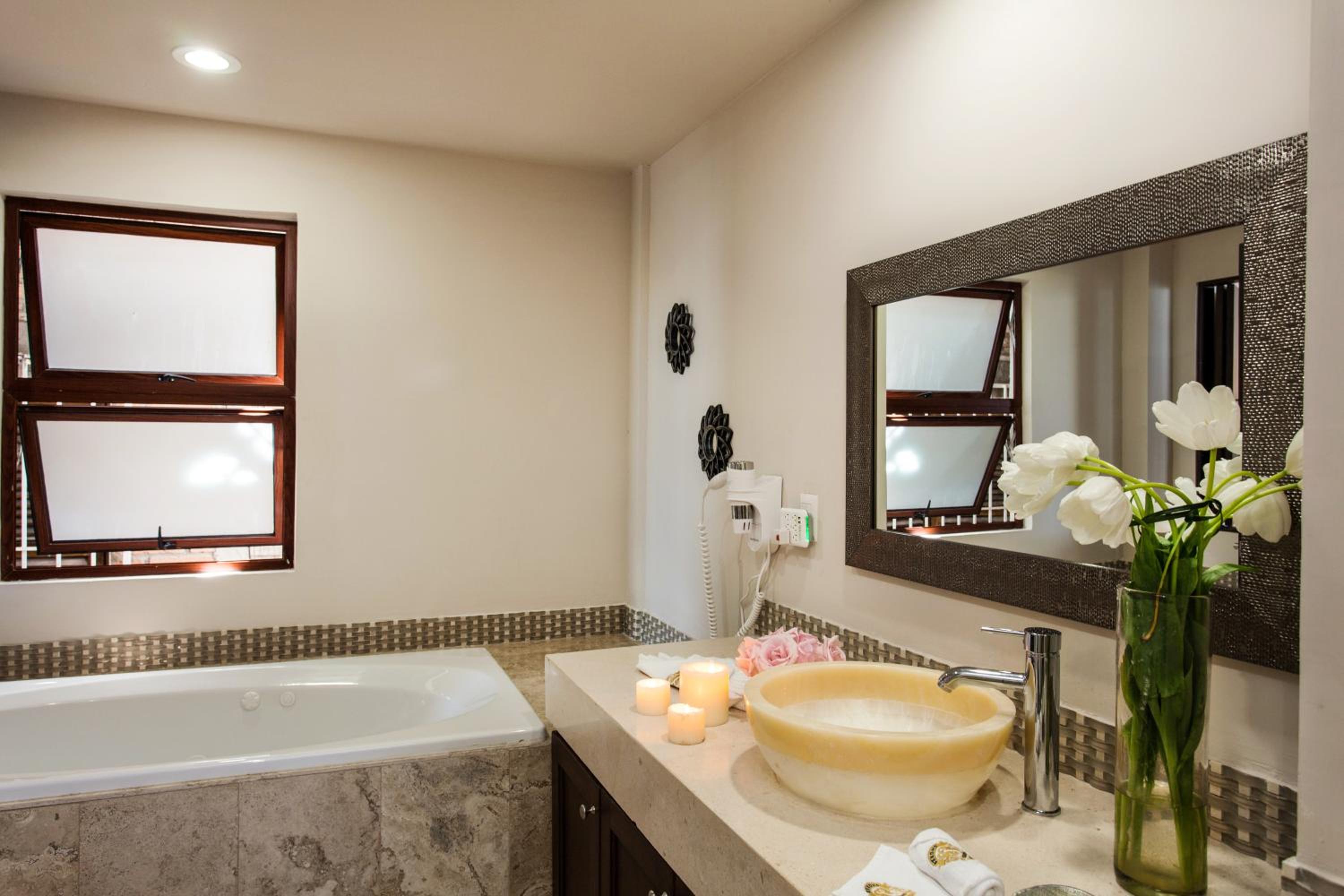 Three-Bedroom Suite with Private Pool - Photo 3