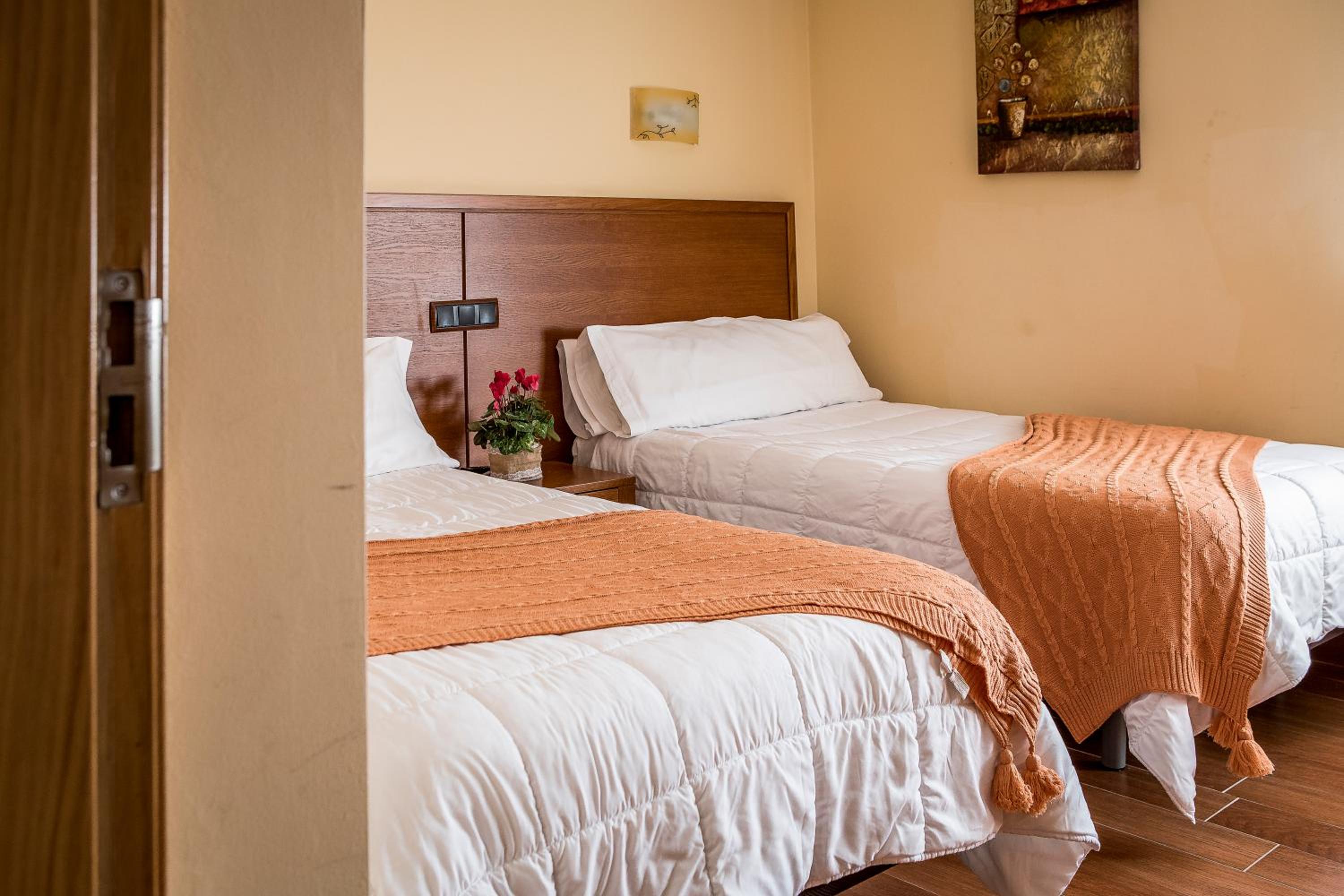 Double Room - Photo 4
