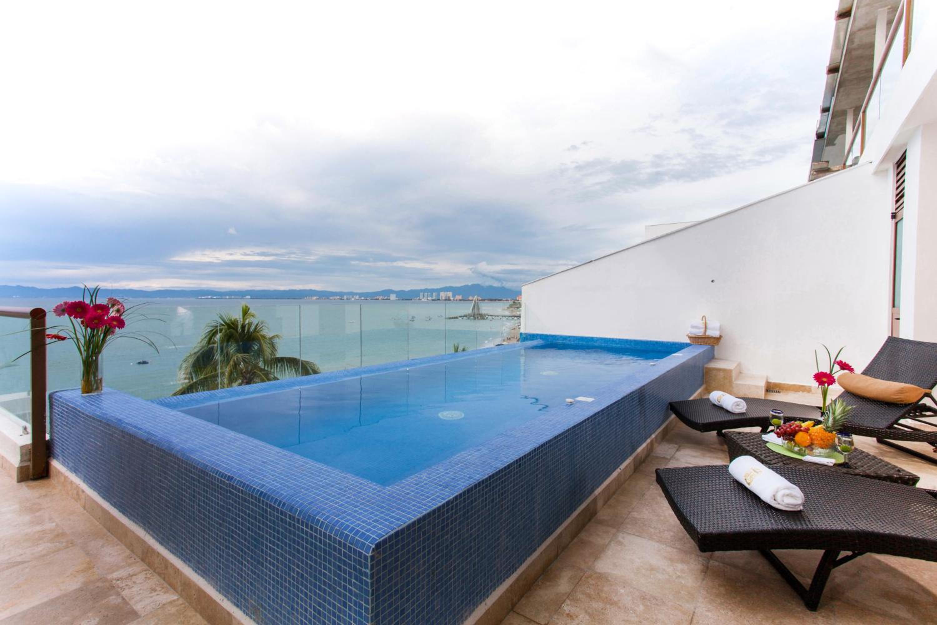 Three-Bedroom Suite with Private Pool - Photo 17