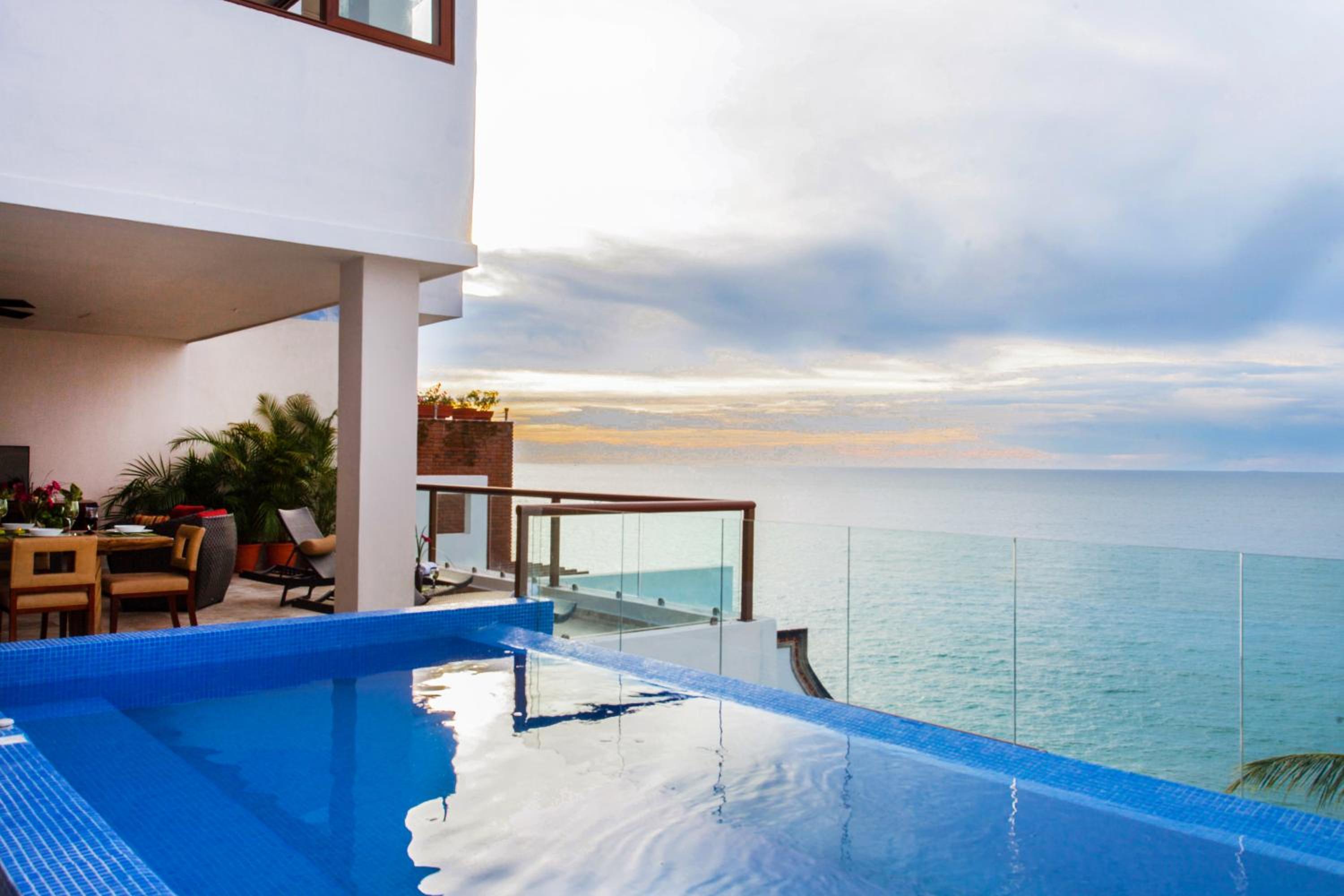 Three-Bedroom Suite with Private Pool - Photo 16