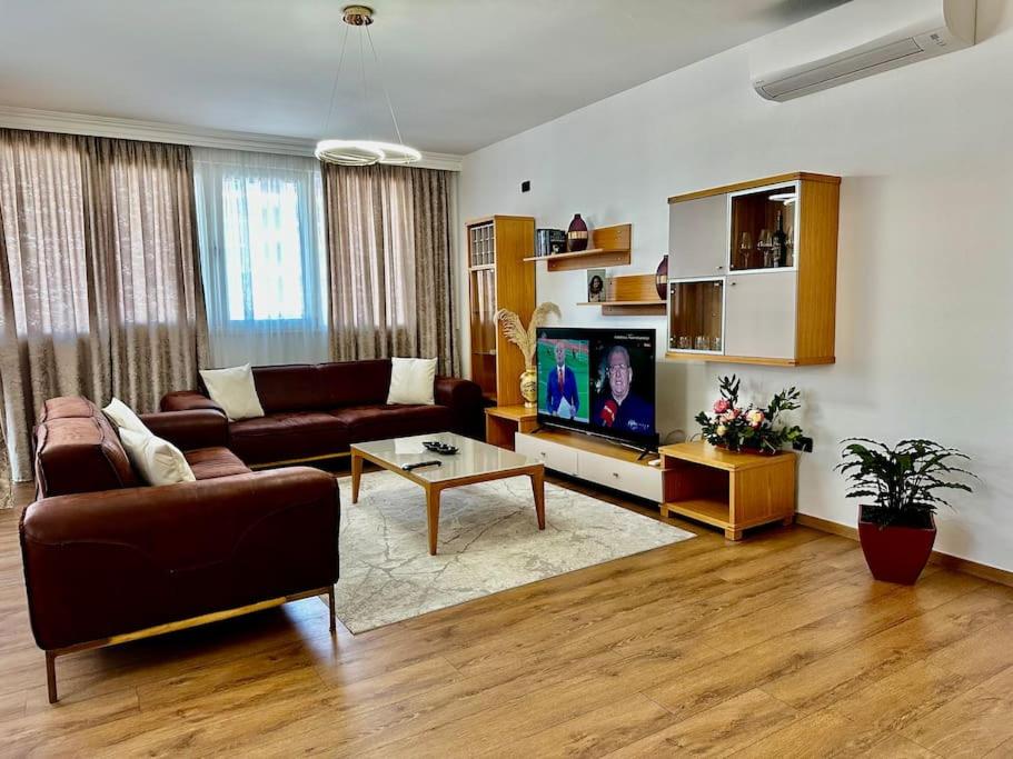 Three-Bedroom Apartment photo 3