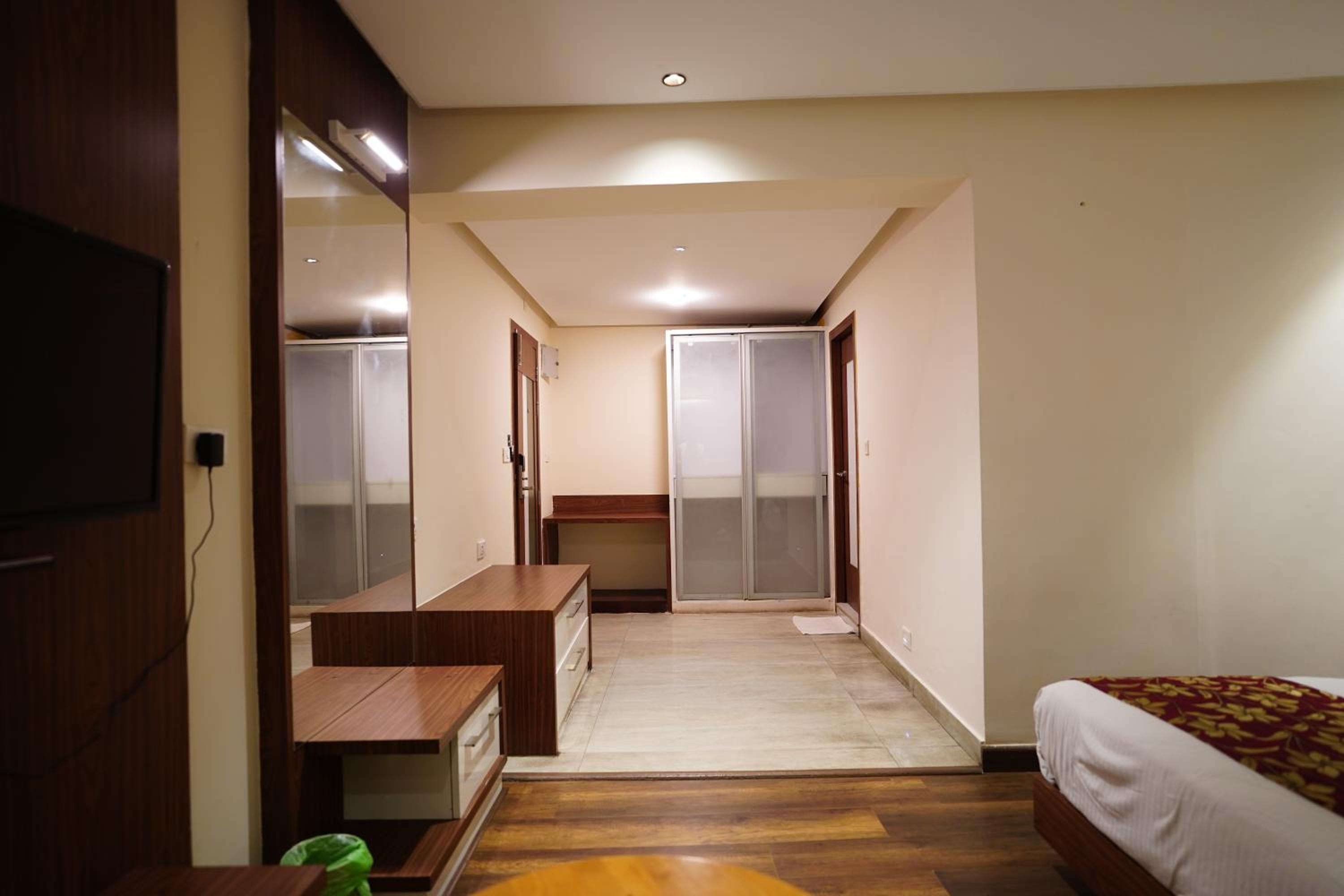 Deluxe Room - Photo 28