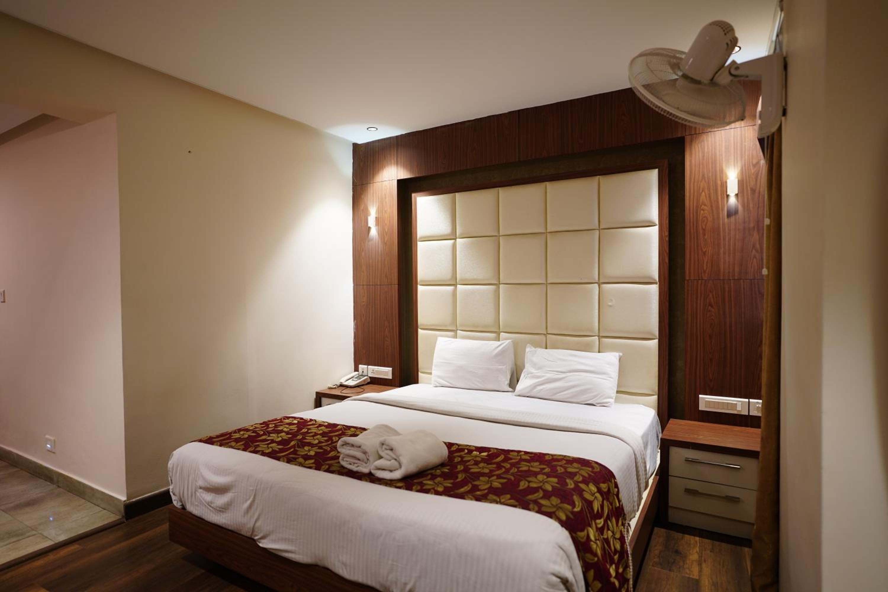 Deluxe Room - Photo 27
