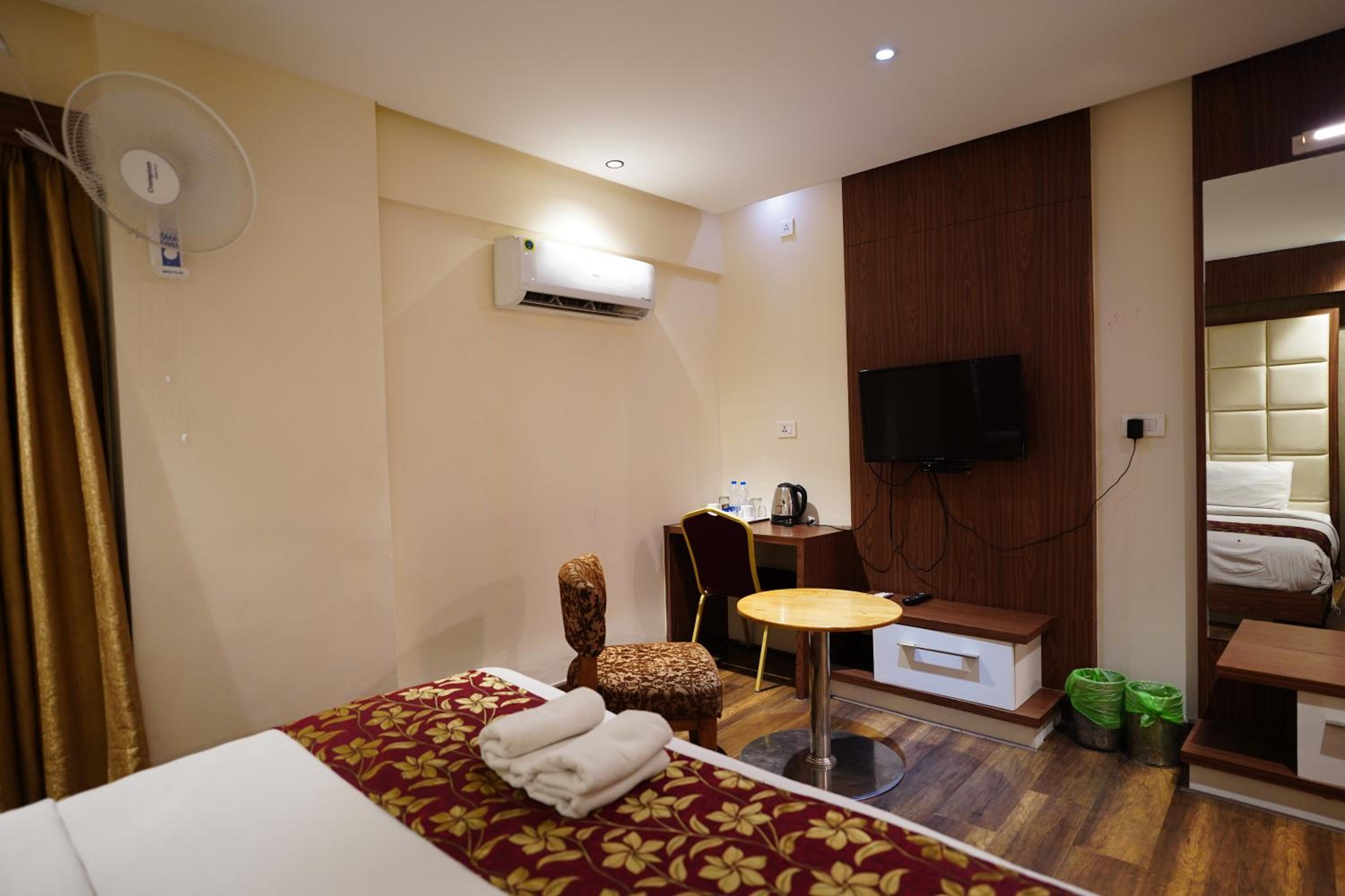 Deluxe Room - Photo 26