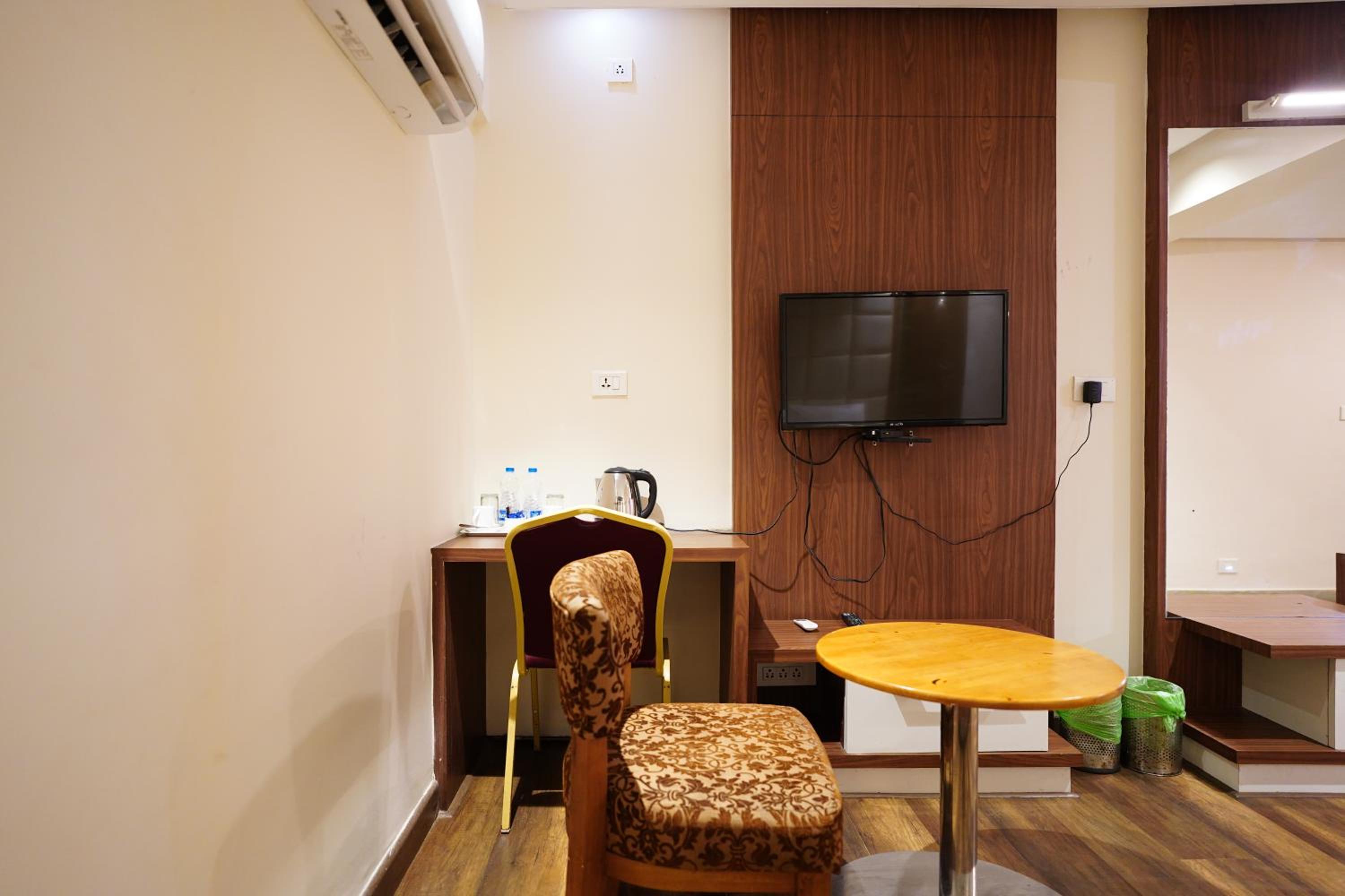 Deluxe Room - Photo 22