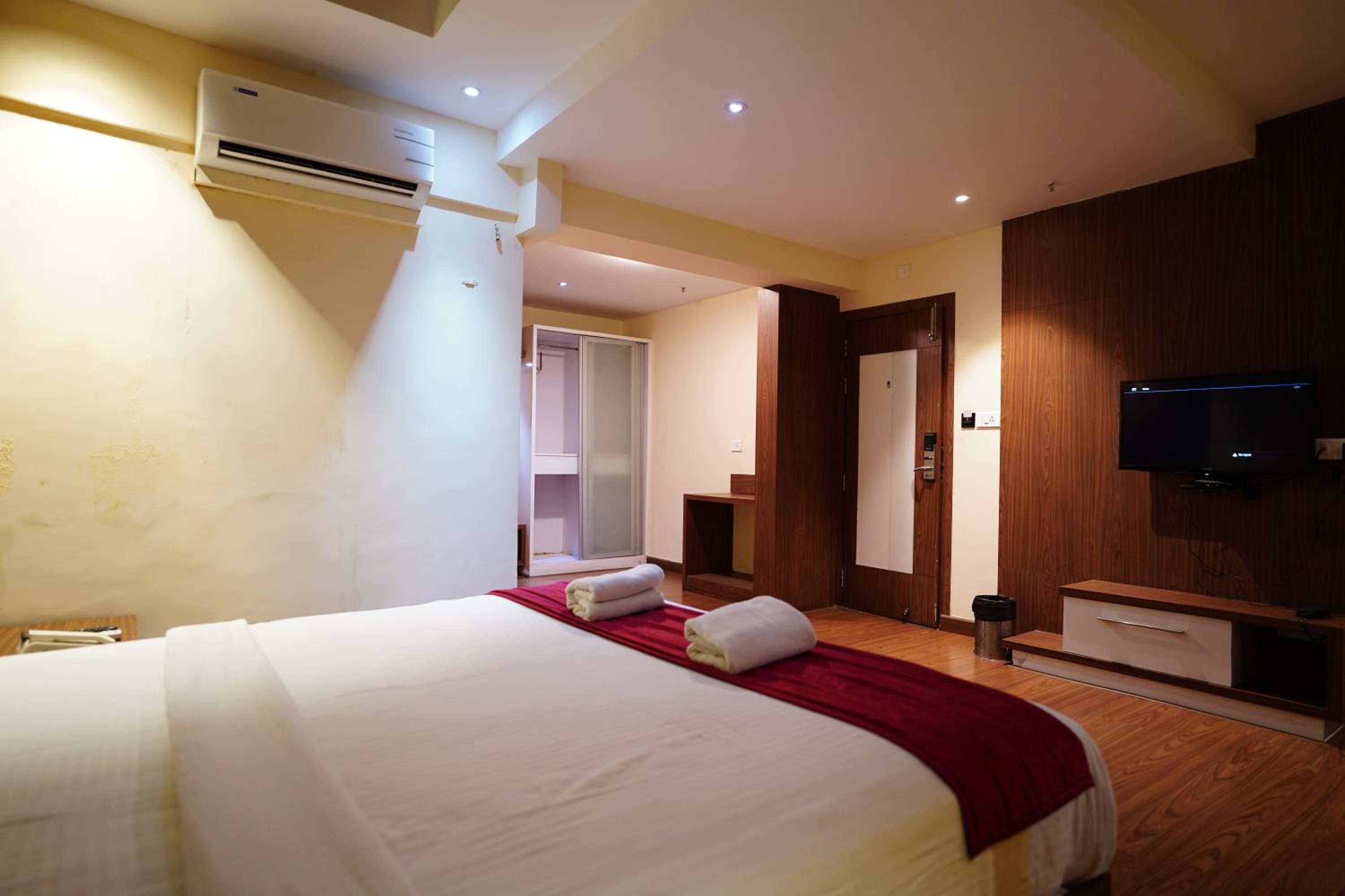 Deluxe Room - Photo 21