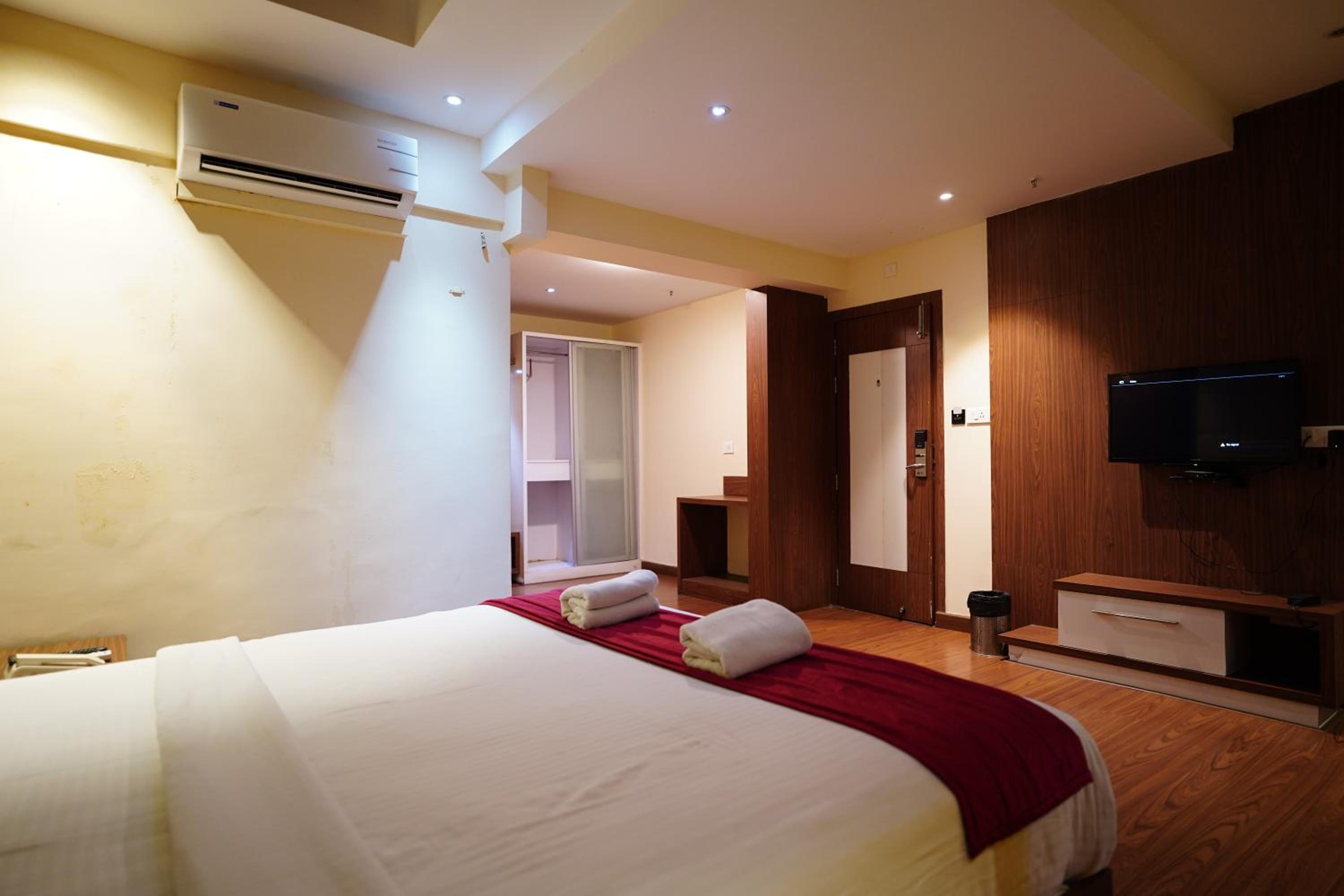 Deluxe Room - Photo 19