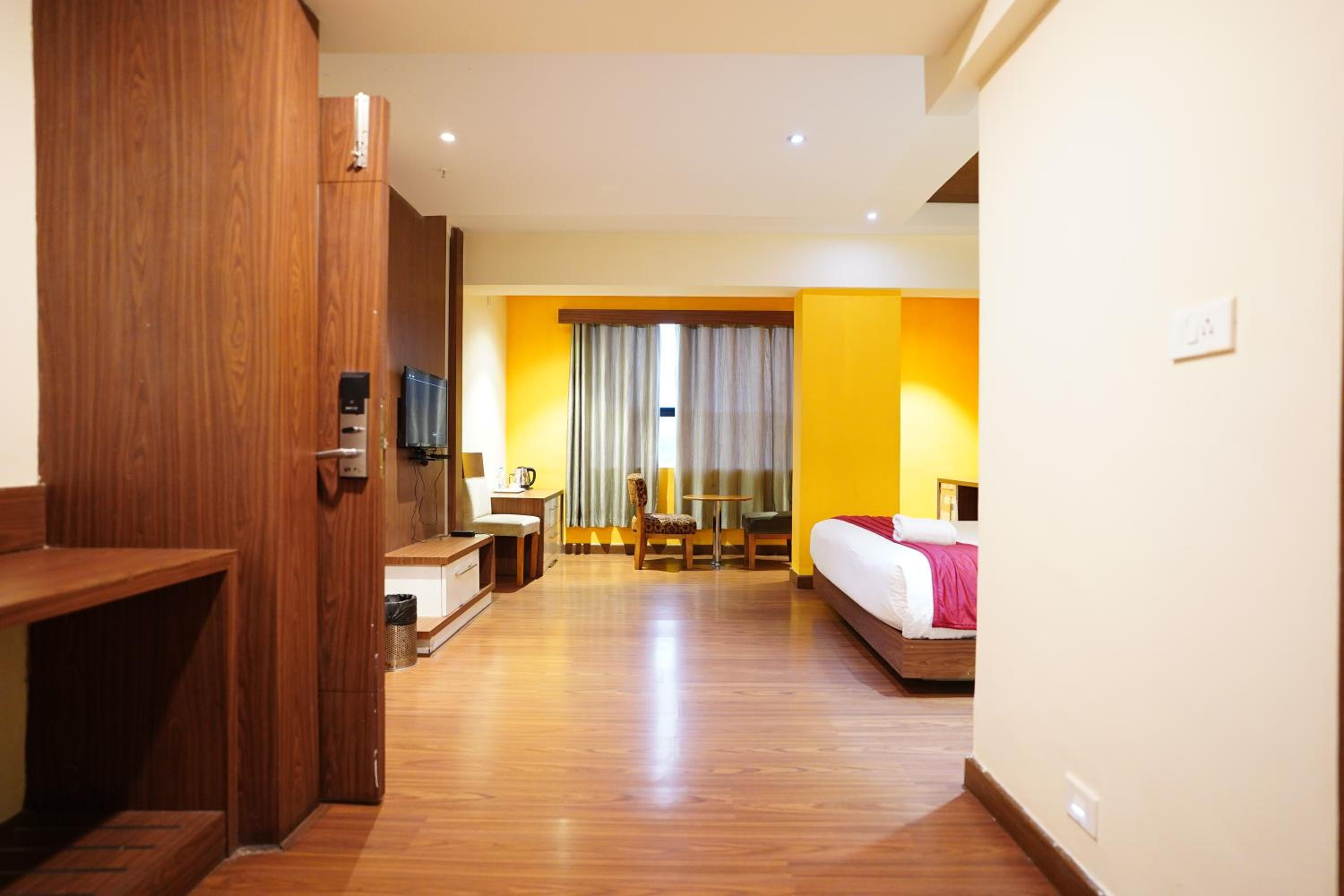 Deluxe Room - Photo 15