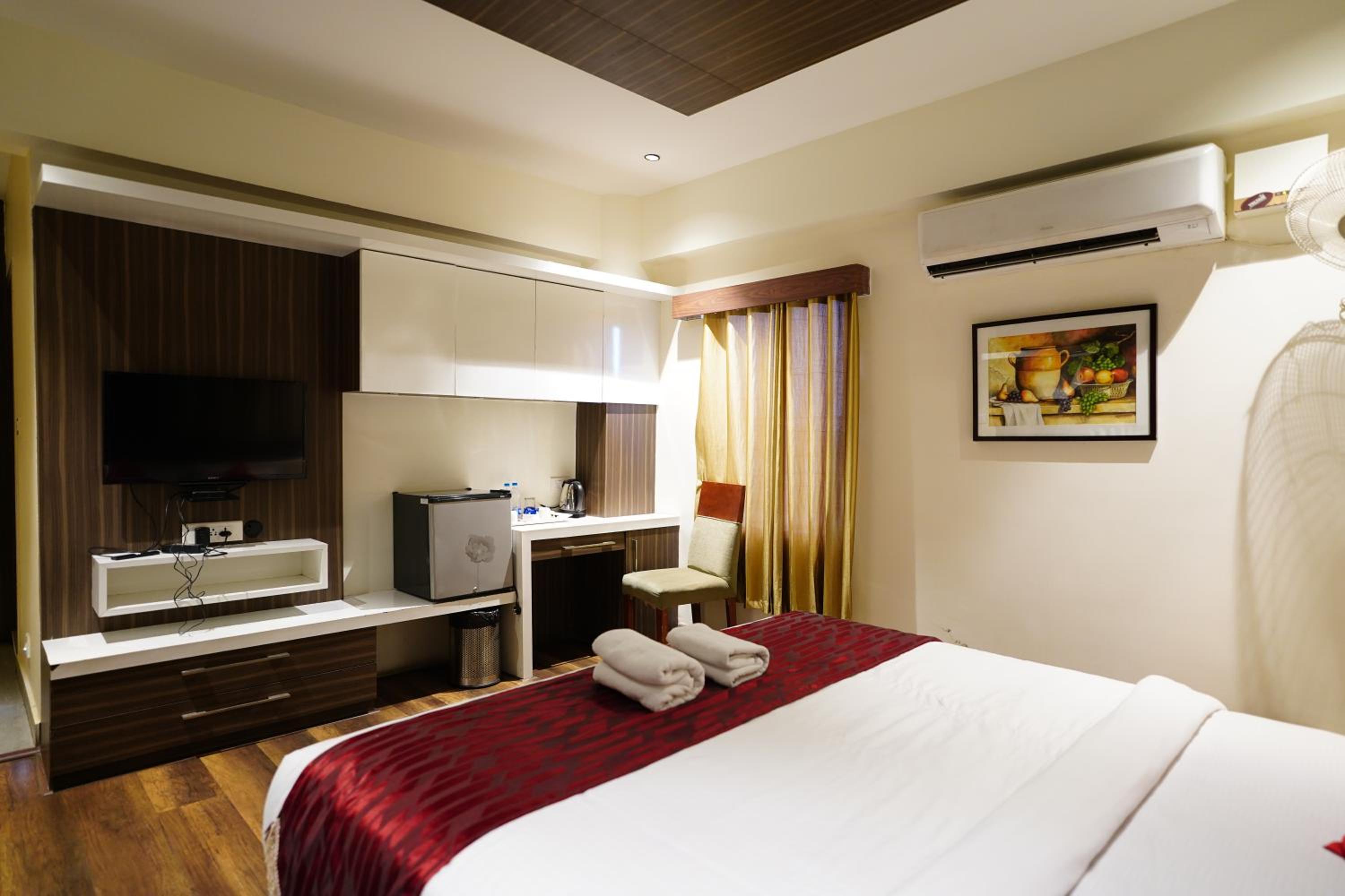 Suite - Photo 17