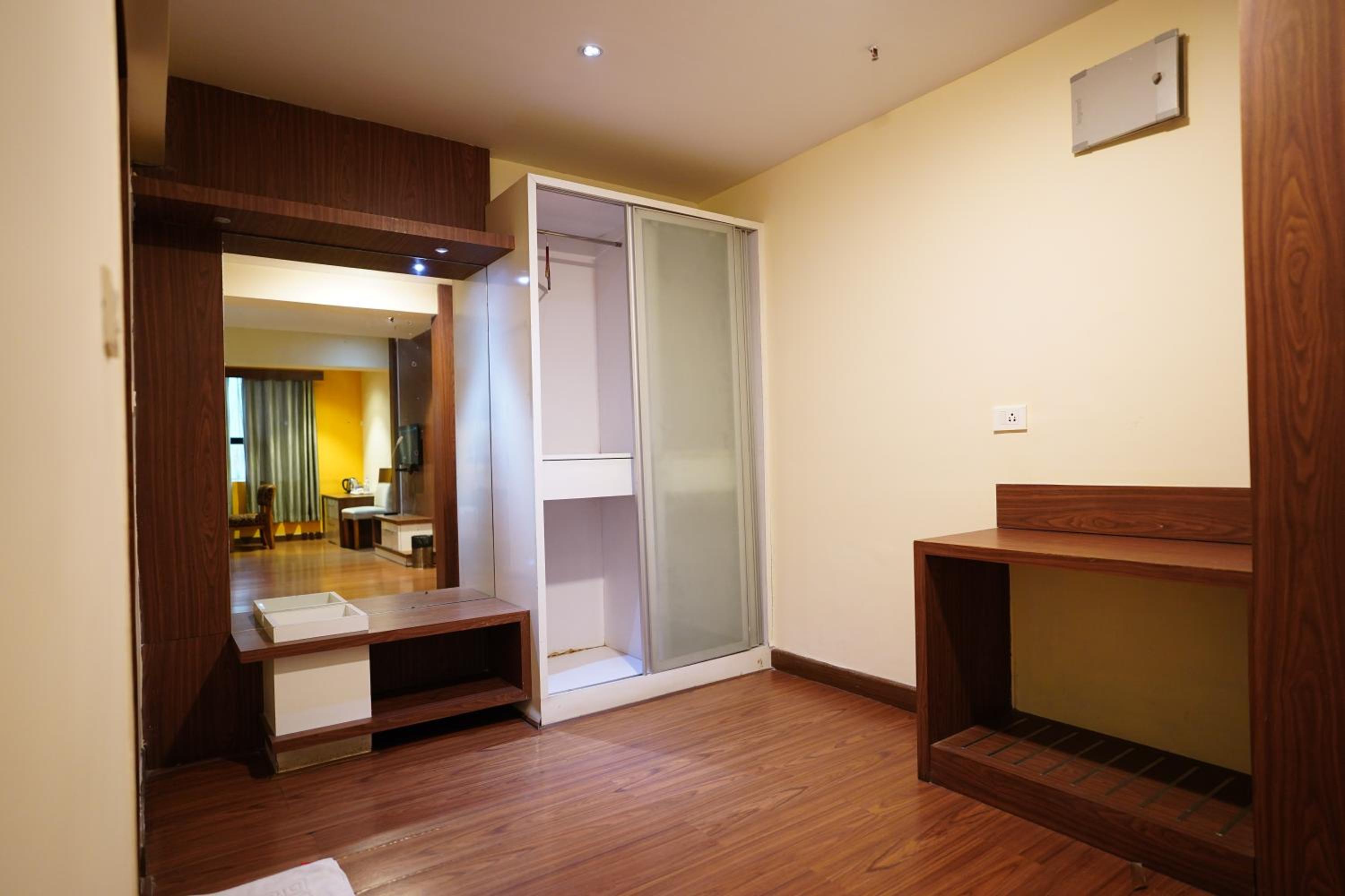 Deluxe Room - Photo 13