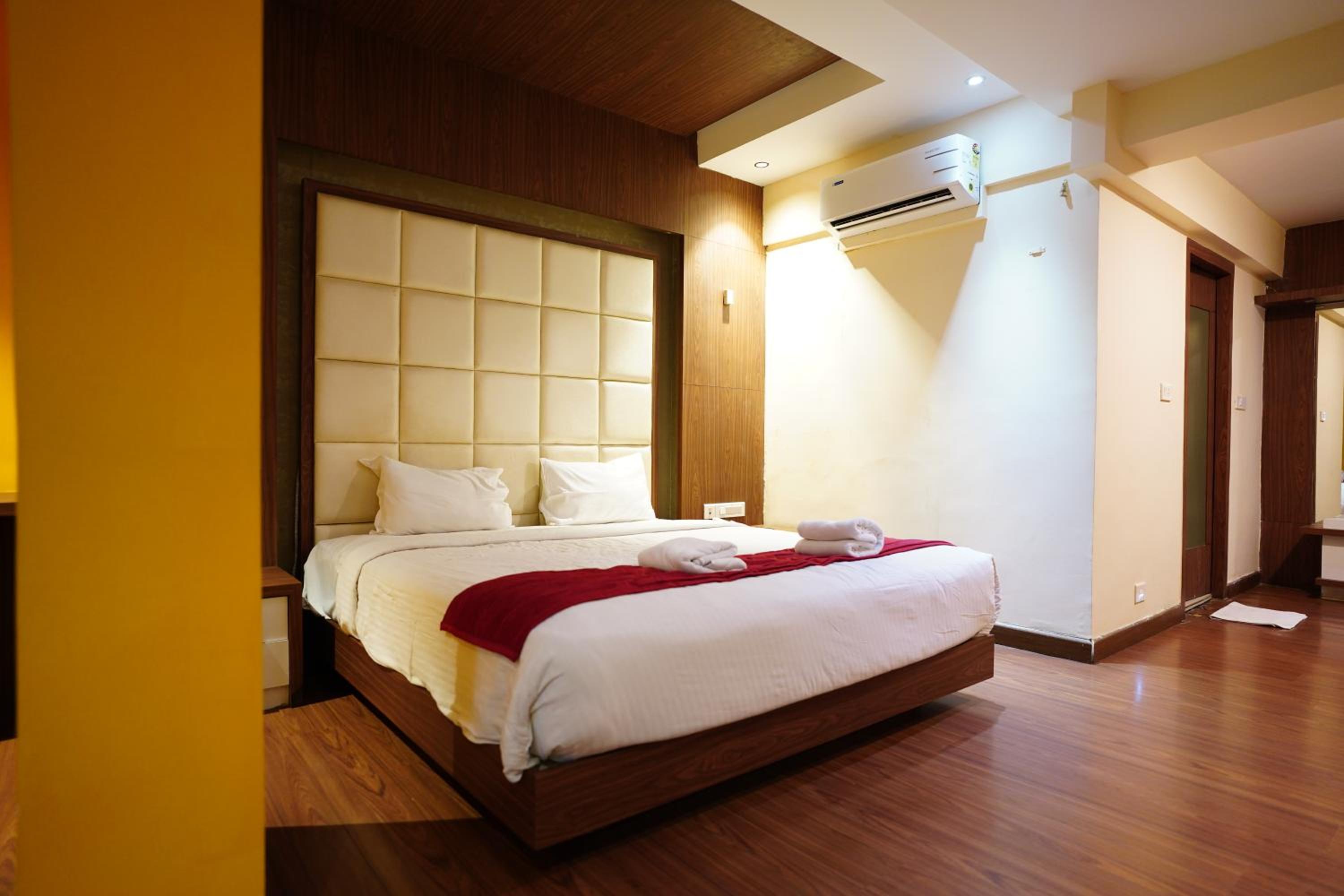 Deluxe Room - Photo 12