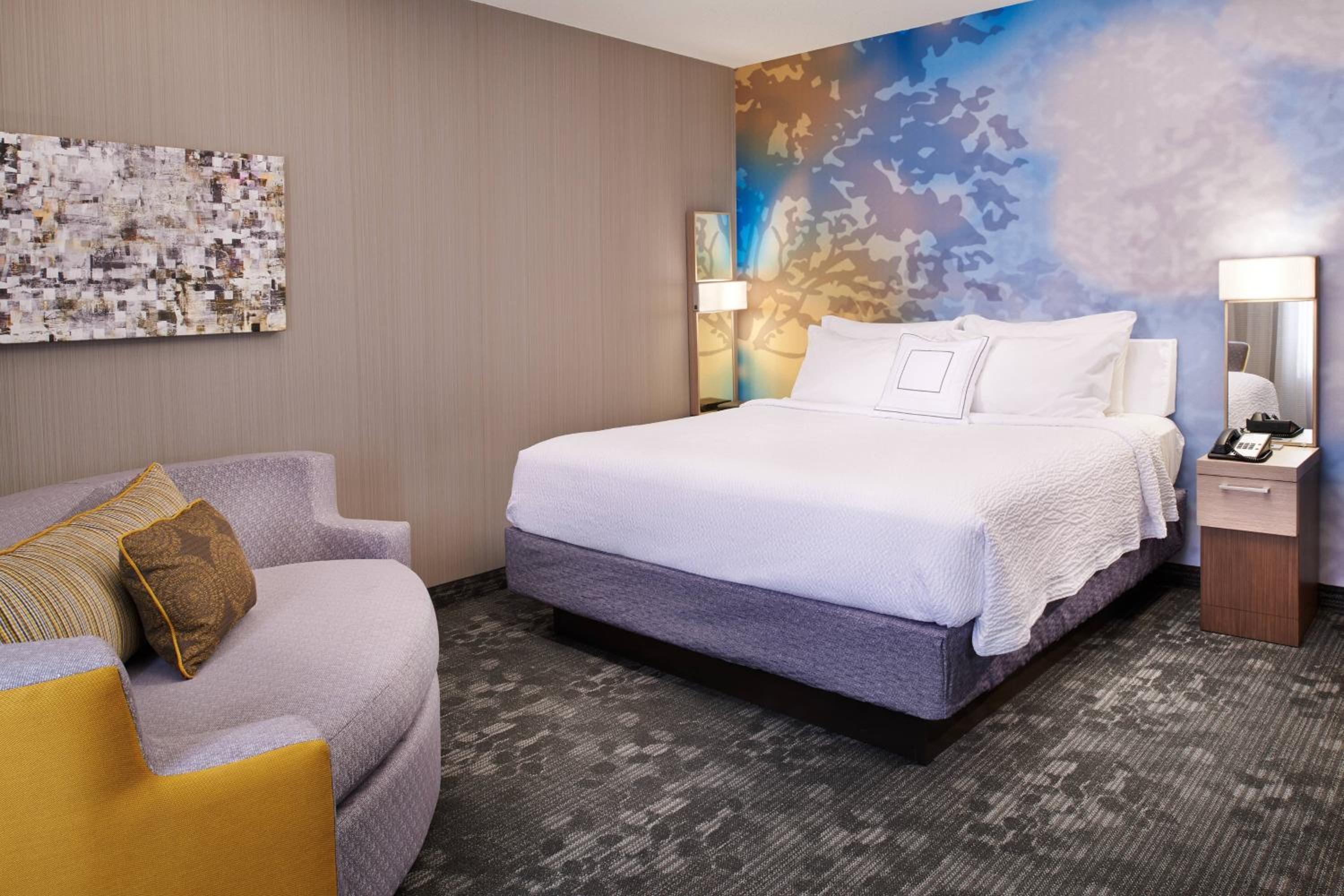 King Room with Sofa Bed - Photo 3