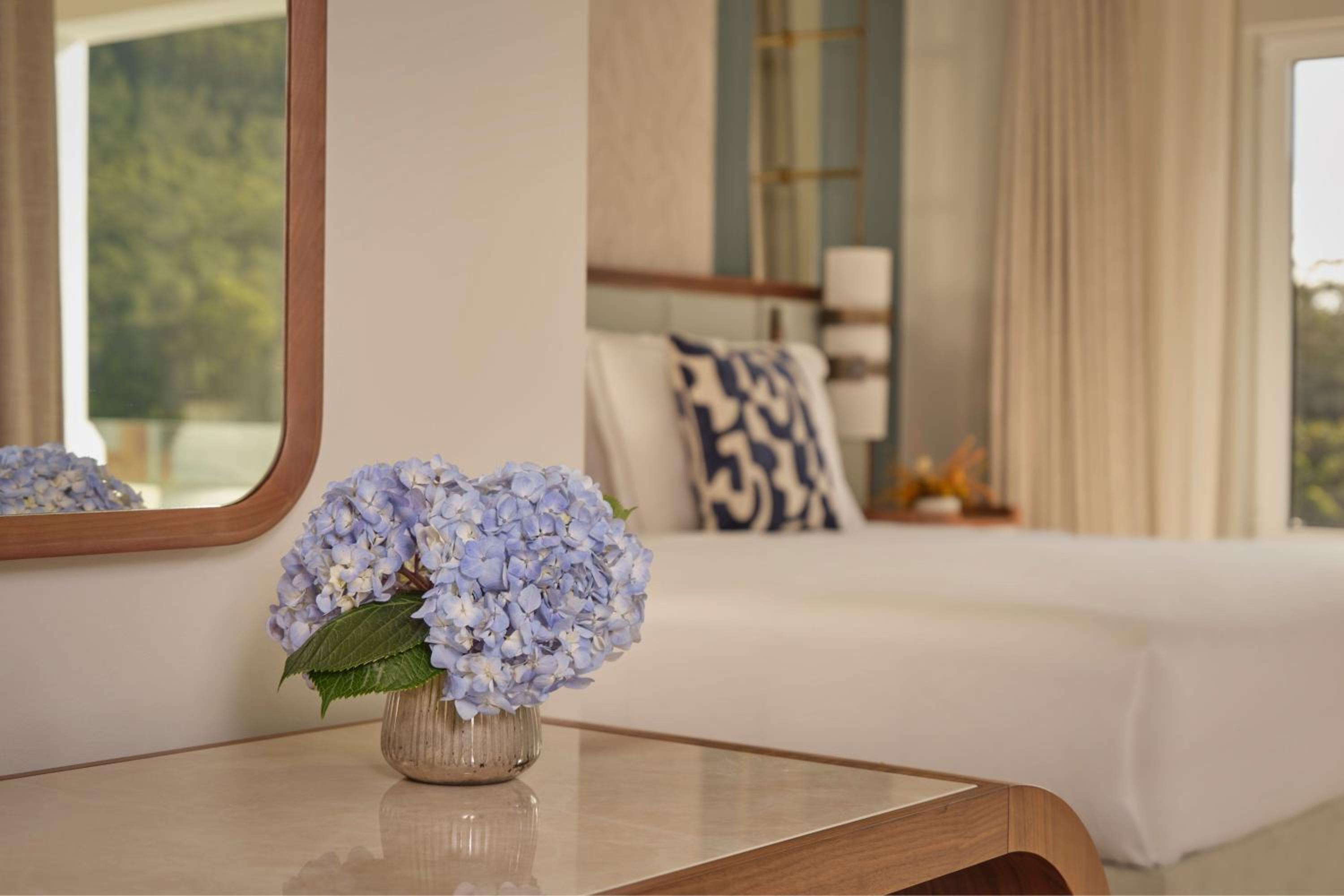 One-Bedroom Executive King Suite with Resort View