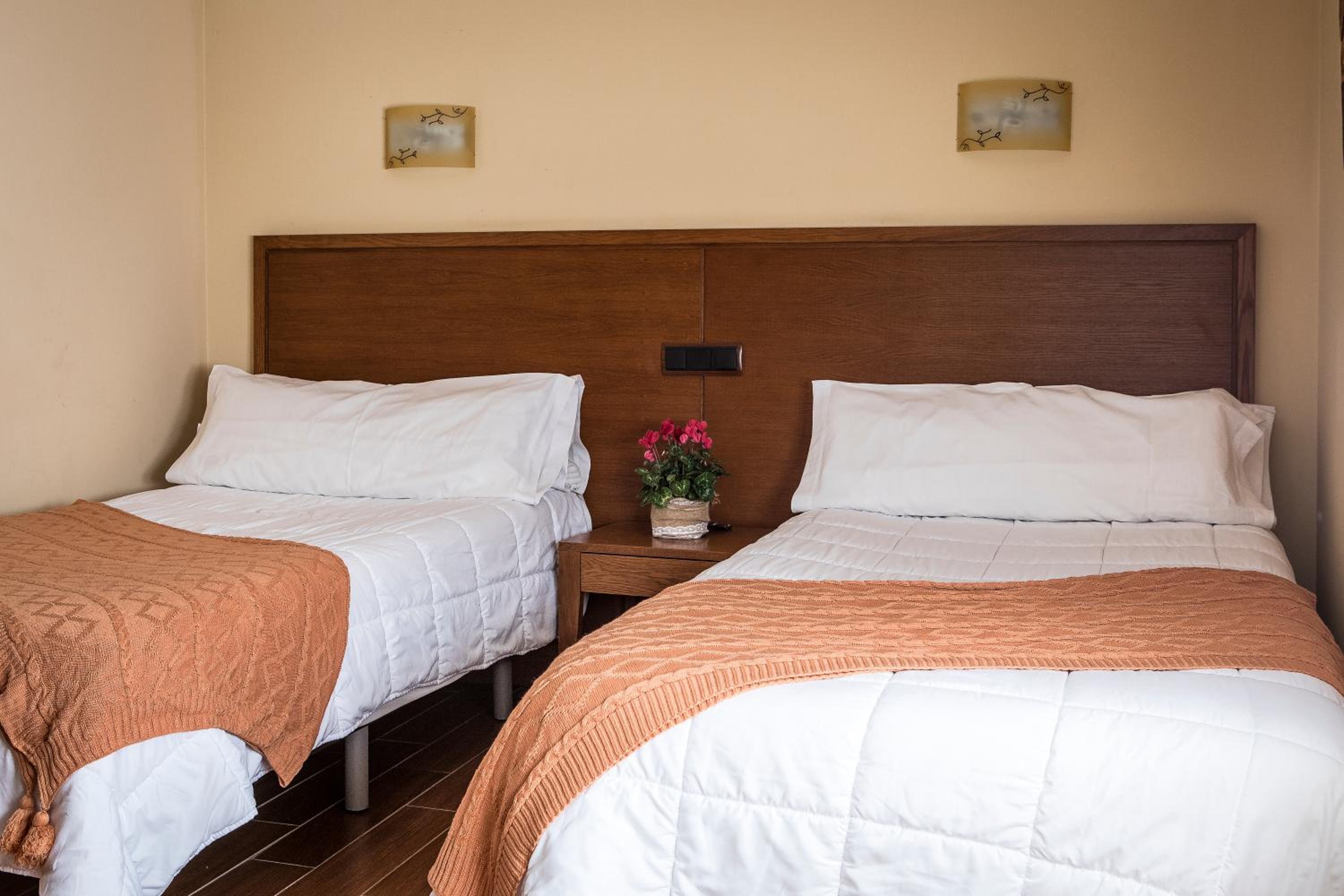 Double Room - Photo 7