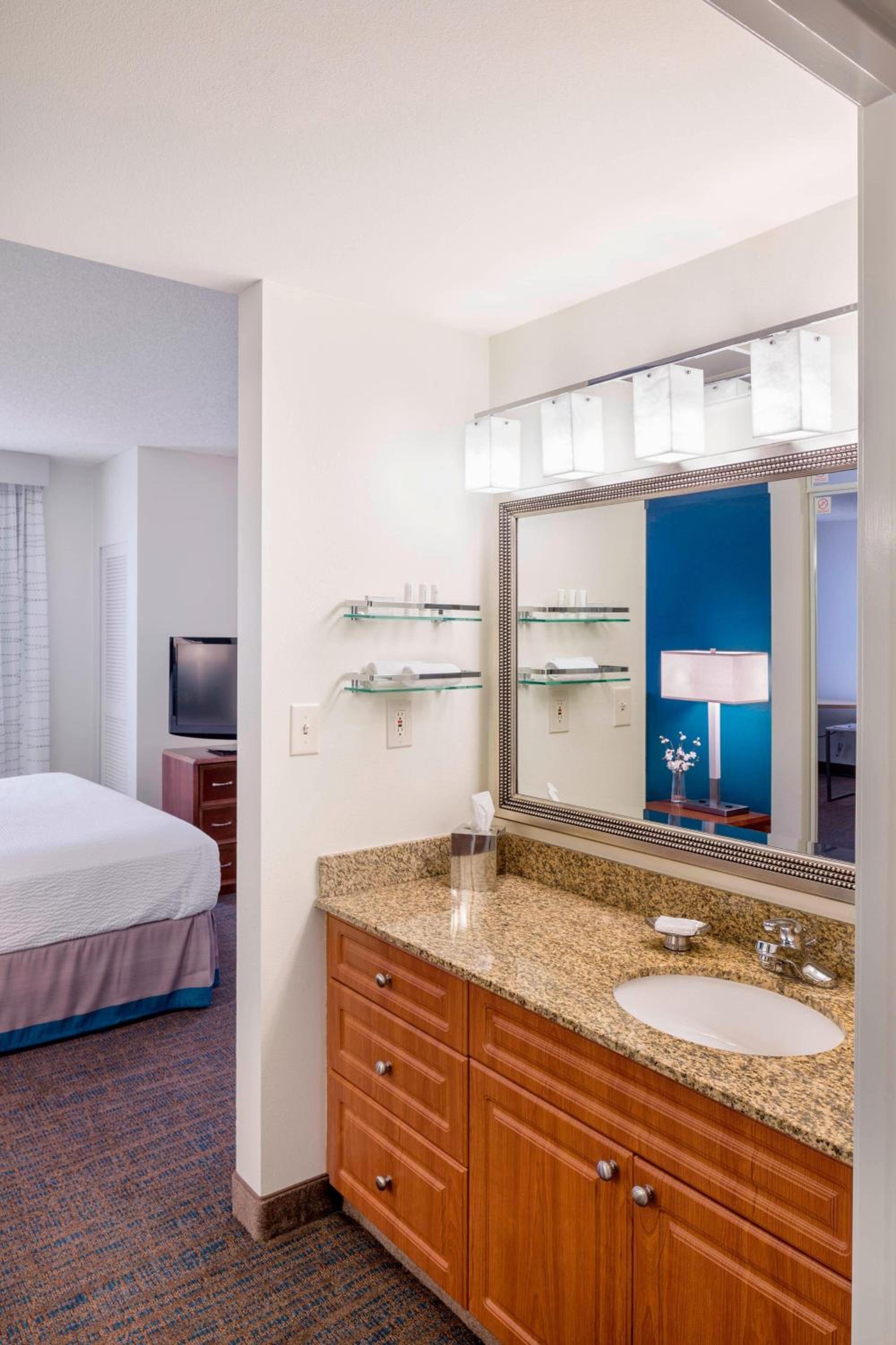 One-Bedroom King Suite with Sofa Bed - Photo 3