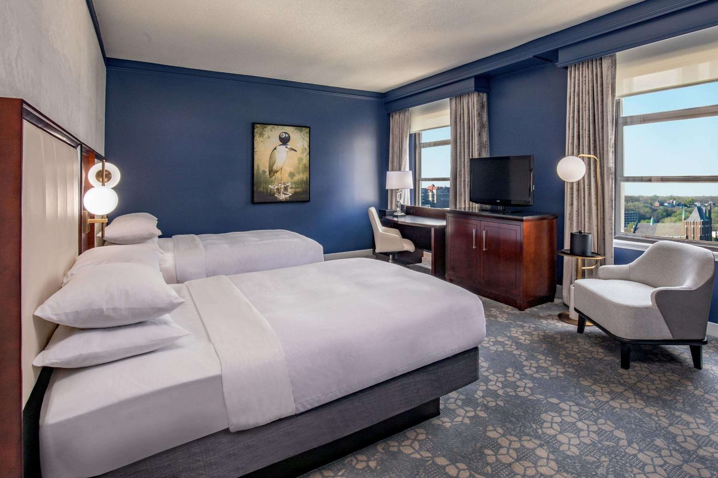 One-Bedroom Double Suite - Photo 4