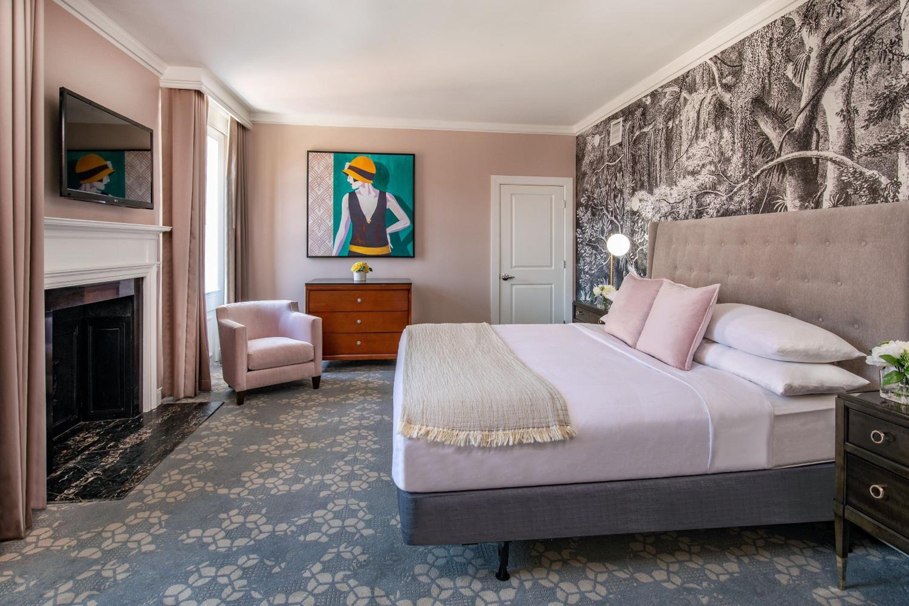 One-Bedroom Bridal King Suite photo 3