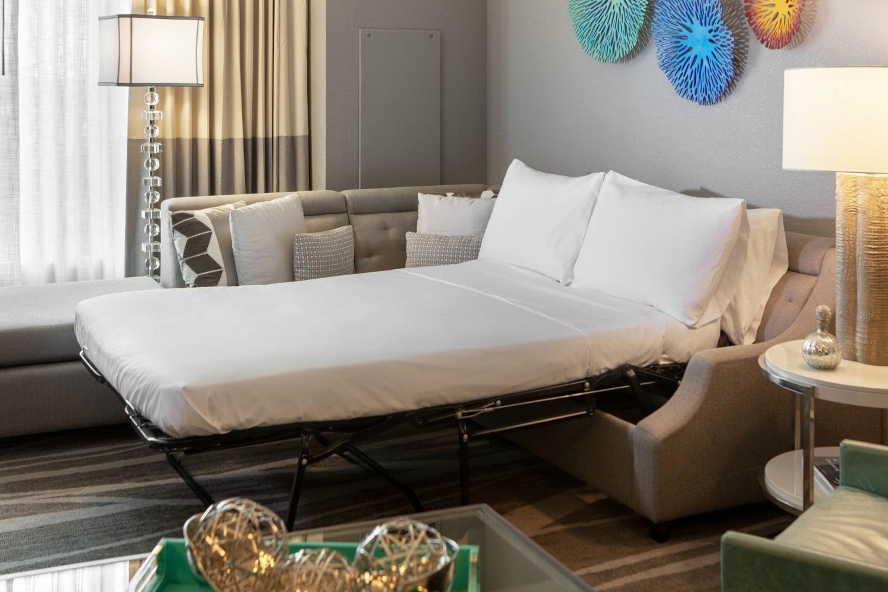 Executive Suite - One Bedroom King with Sofa - Photo 2