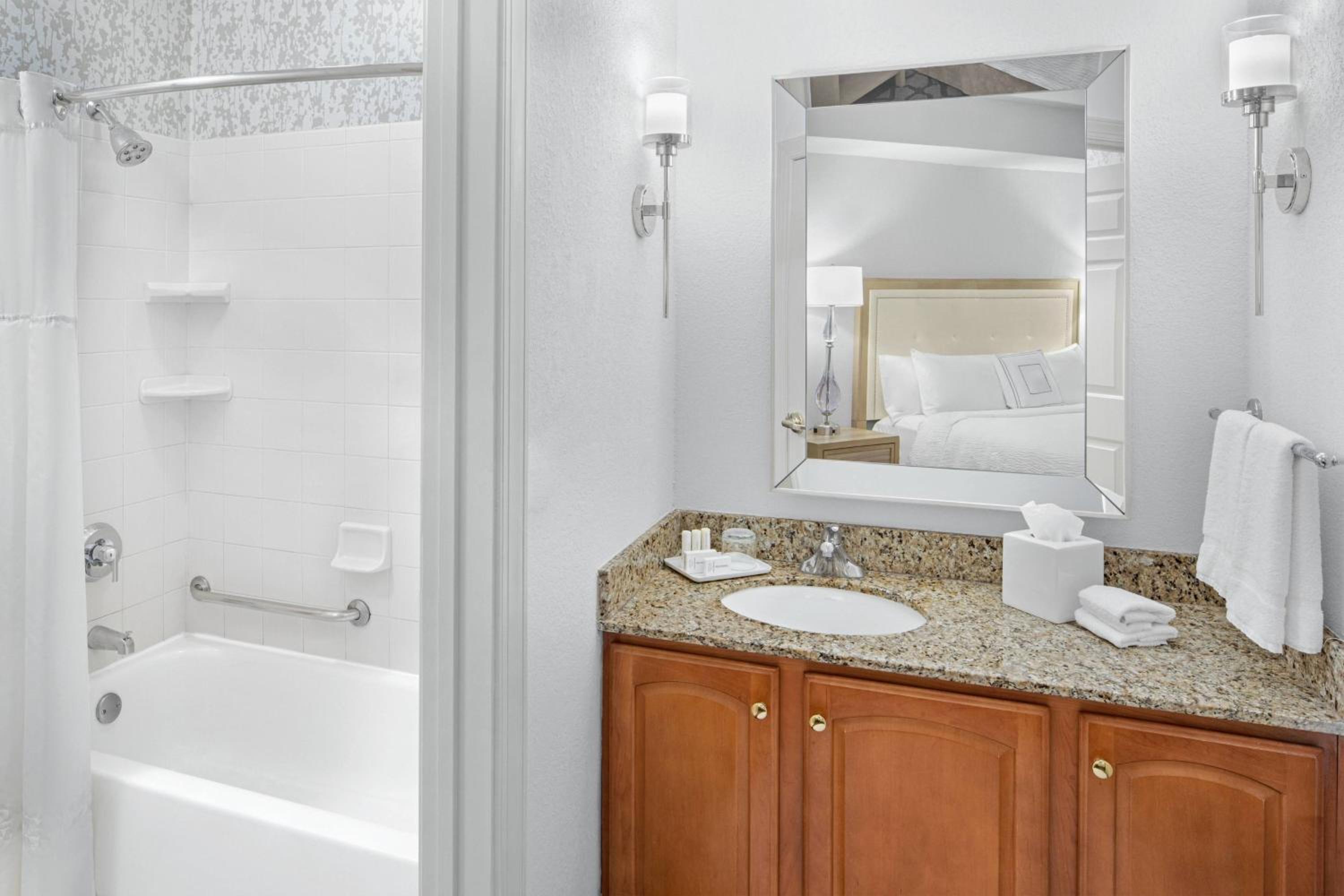 One-Bedroom Suite - Photo 4