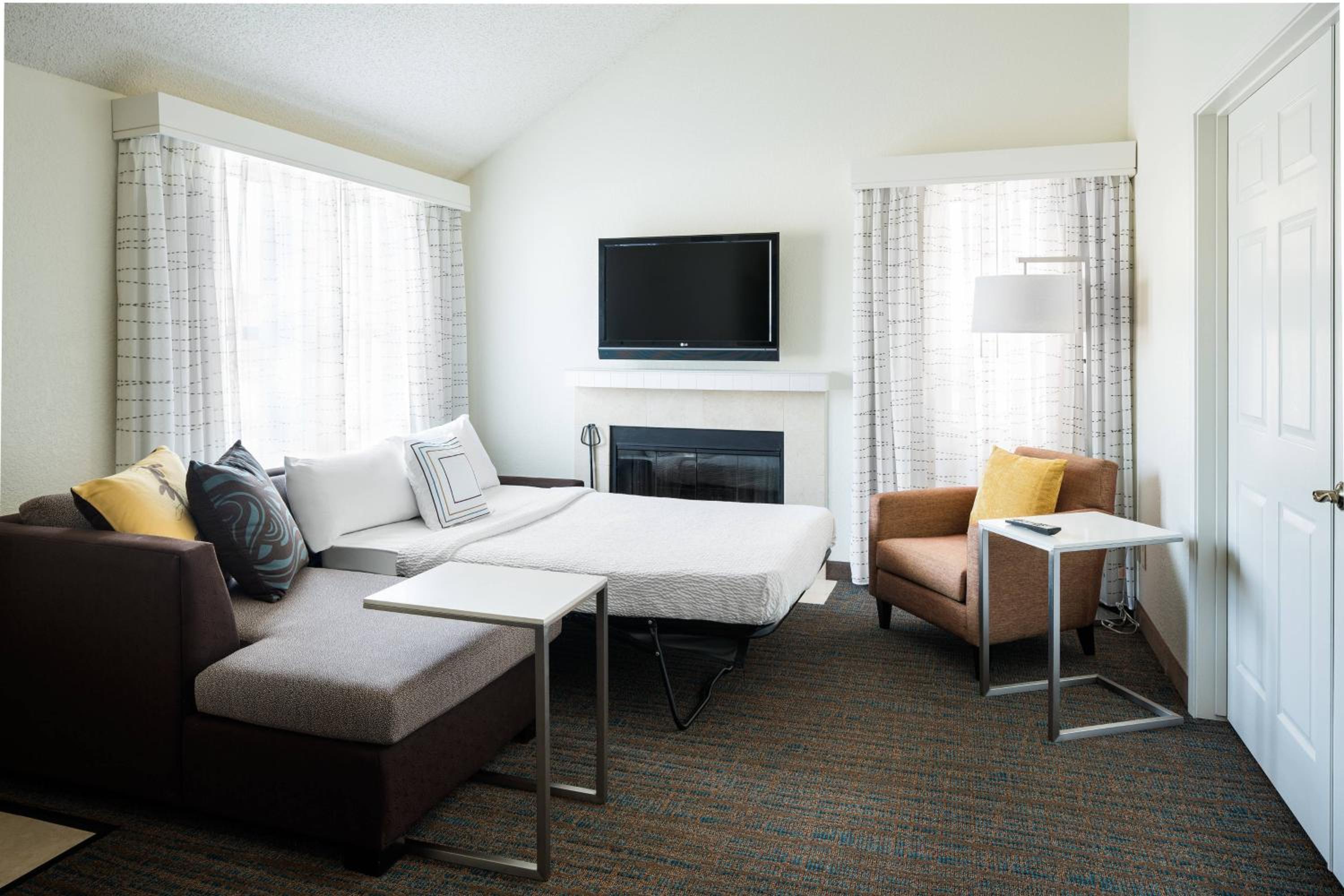 Two-Bedroom Suite - Photo 8