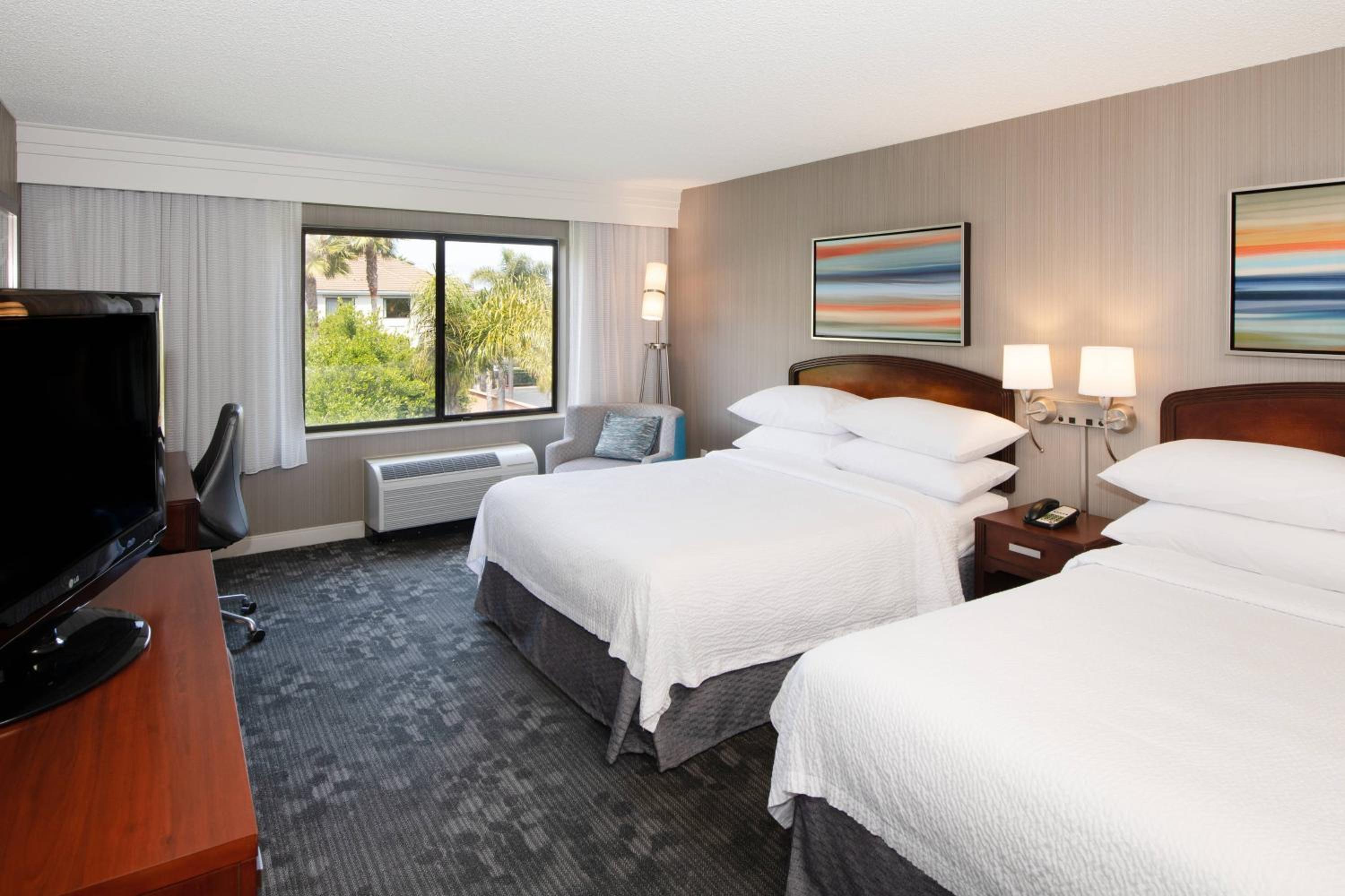 Queen Room with Two Queen Beds - Photo 3