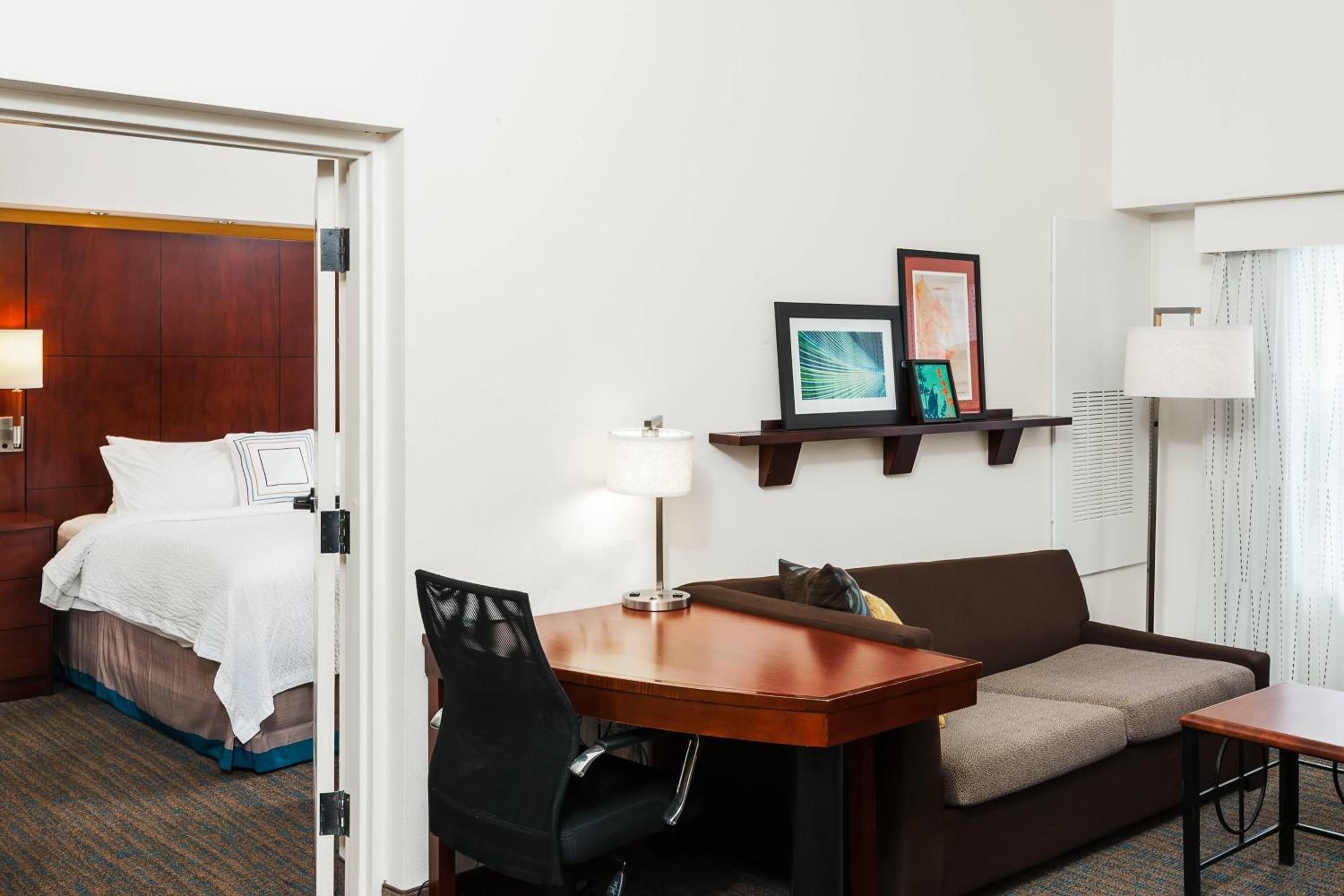 One-Bedroom Queen Suite with Sofa Bed thumbnail 6
