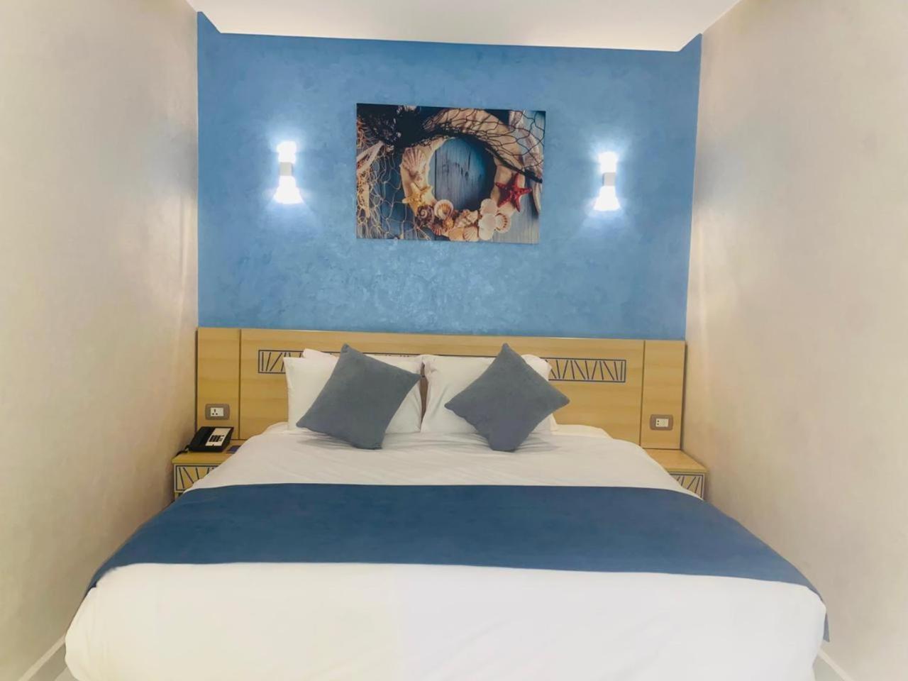 Deluxe King Room photo 1