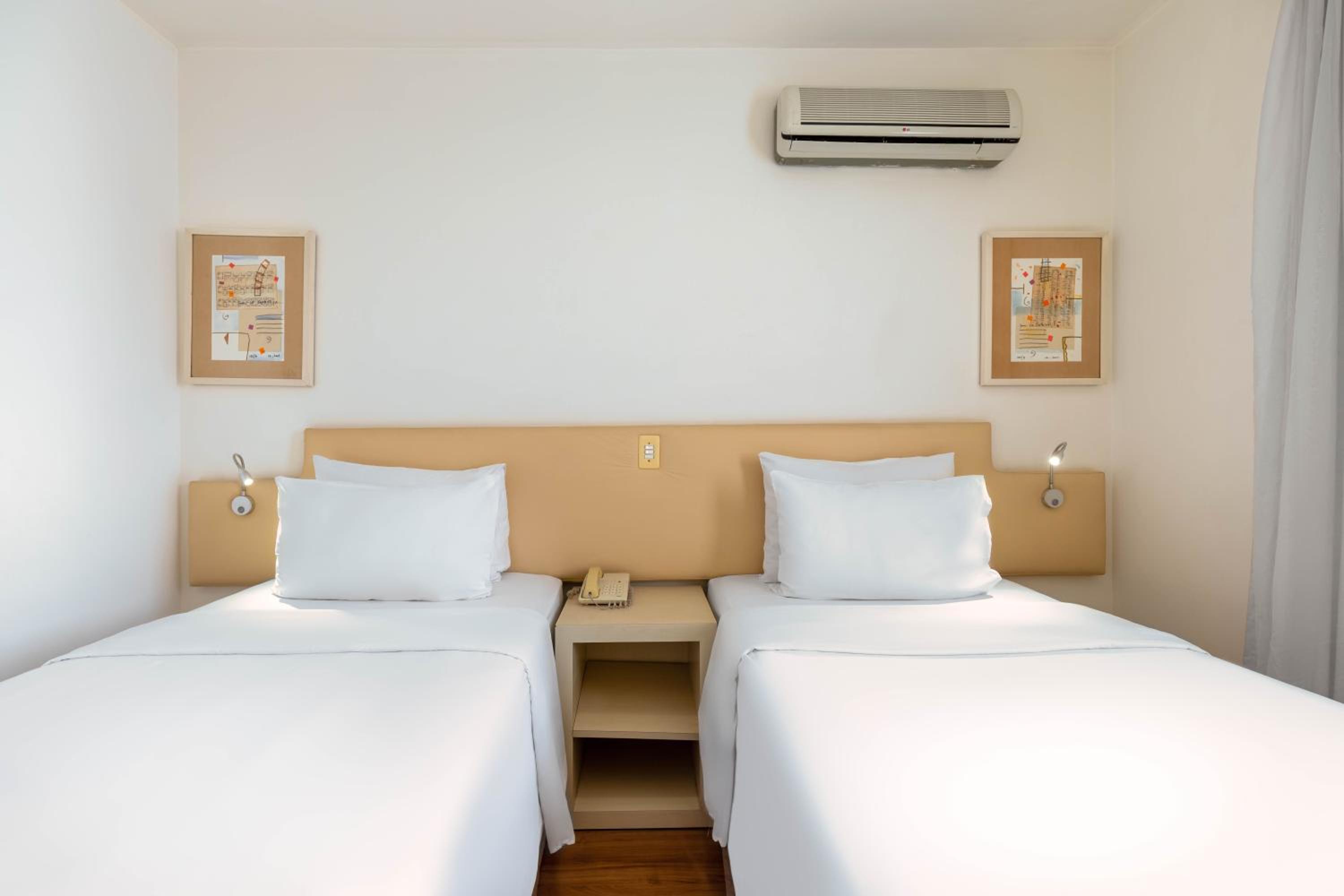 Standard Twin Room thumbnail 6