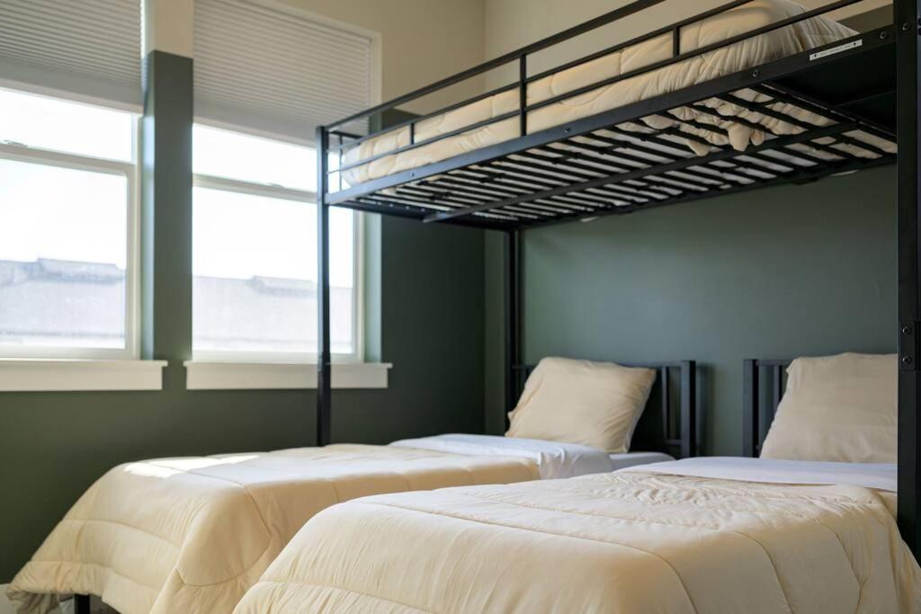 Three-Bedroom House photo 1