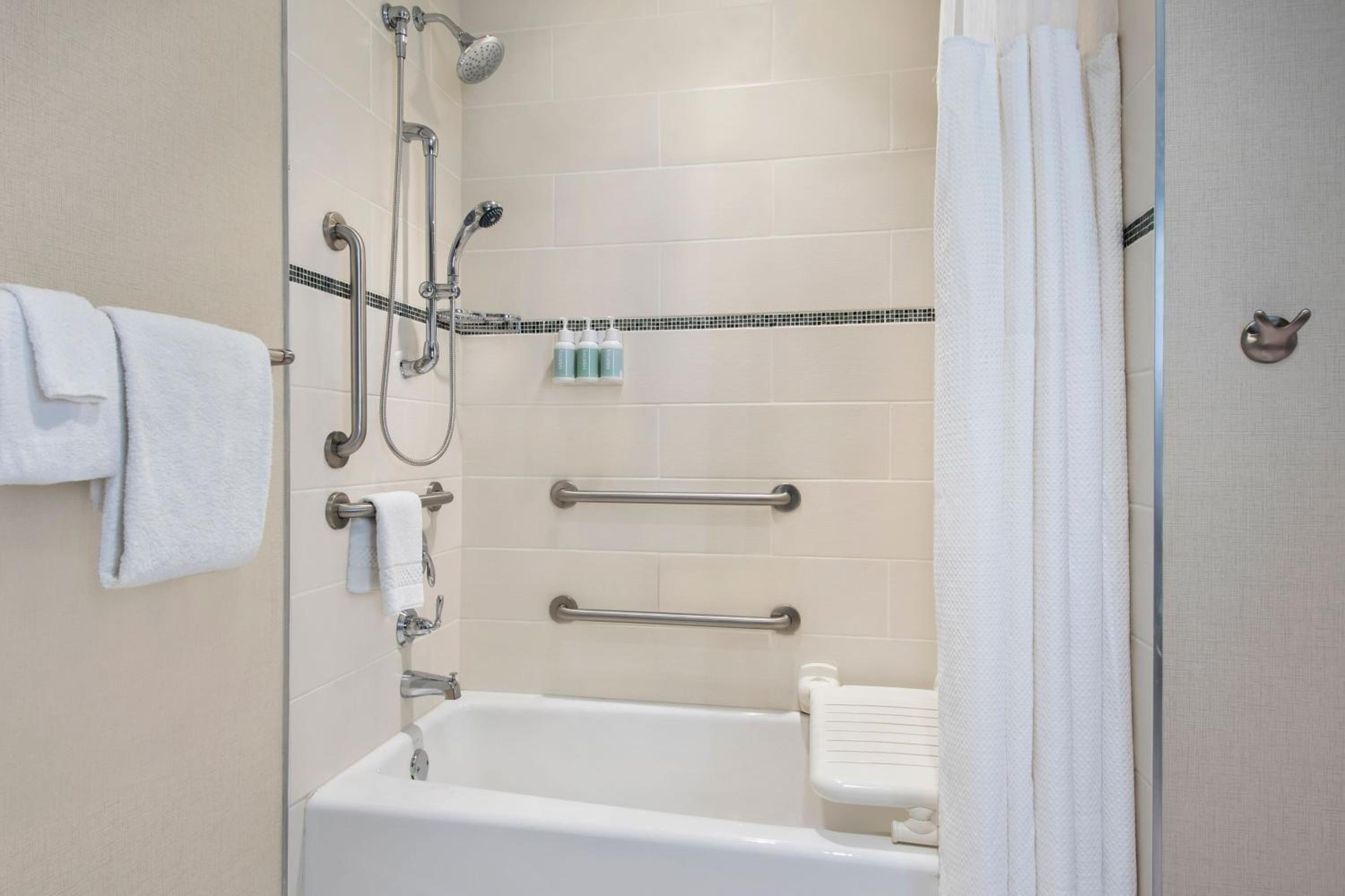 King Room with Sofa Bed and Adapted Tub - Mobility Accessible