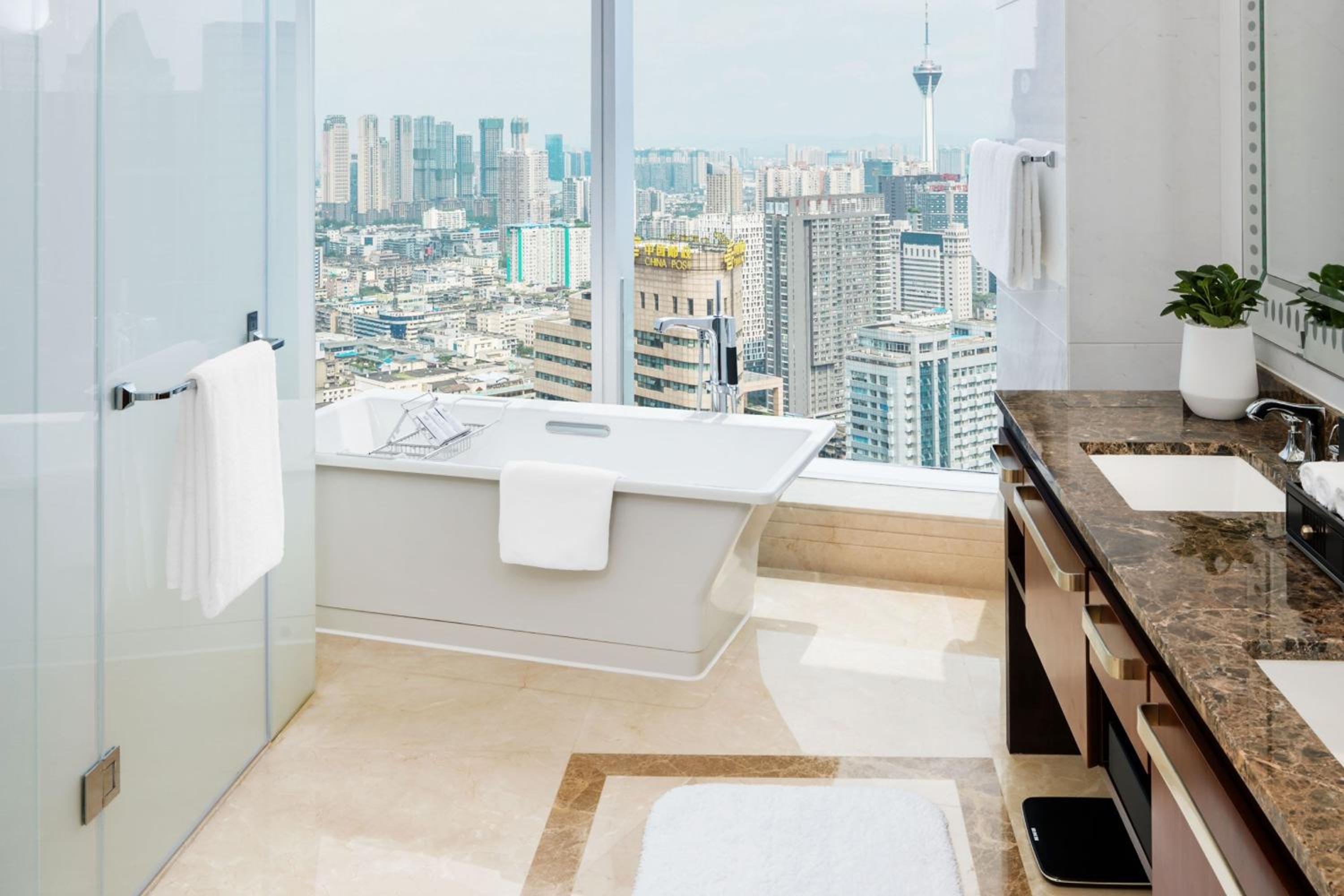 Manhattan Suite - One-Bedroom King Suite thumbnail 5