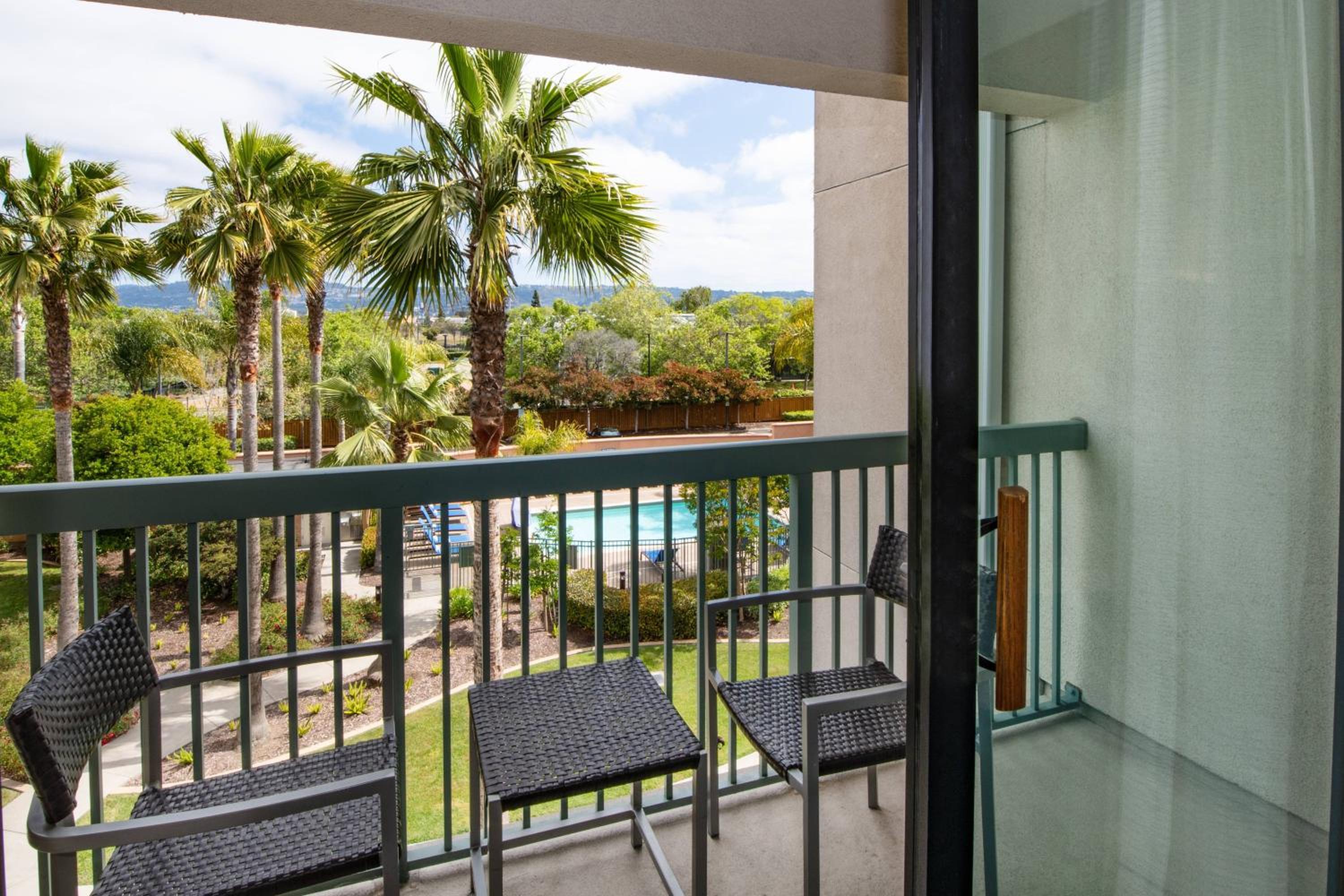 Guest room, 2 Queen, Courtyard view, Balcony - Photo 5