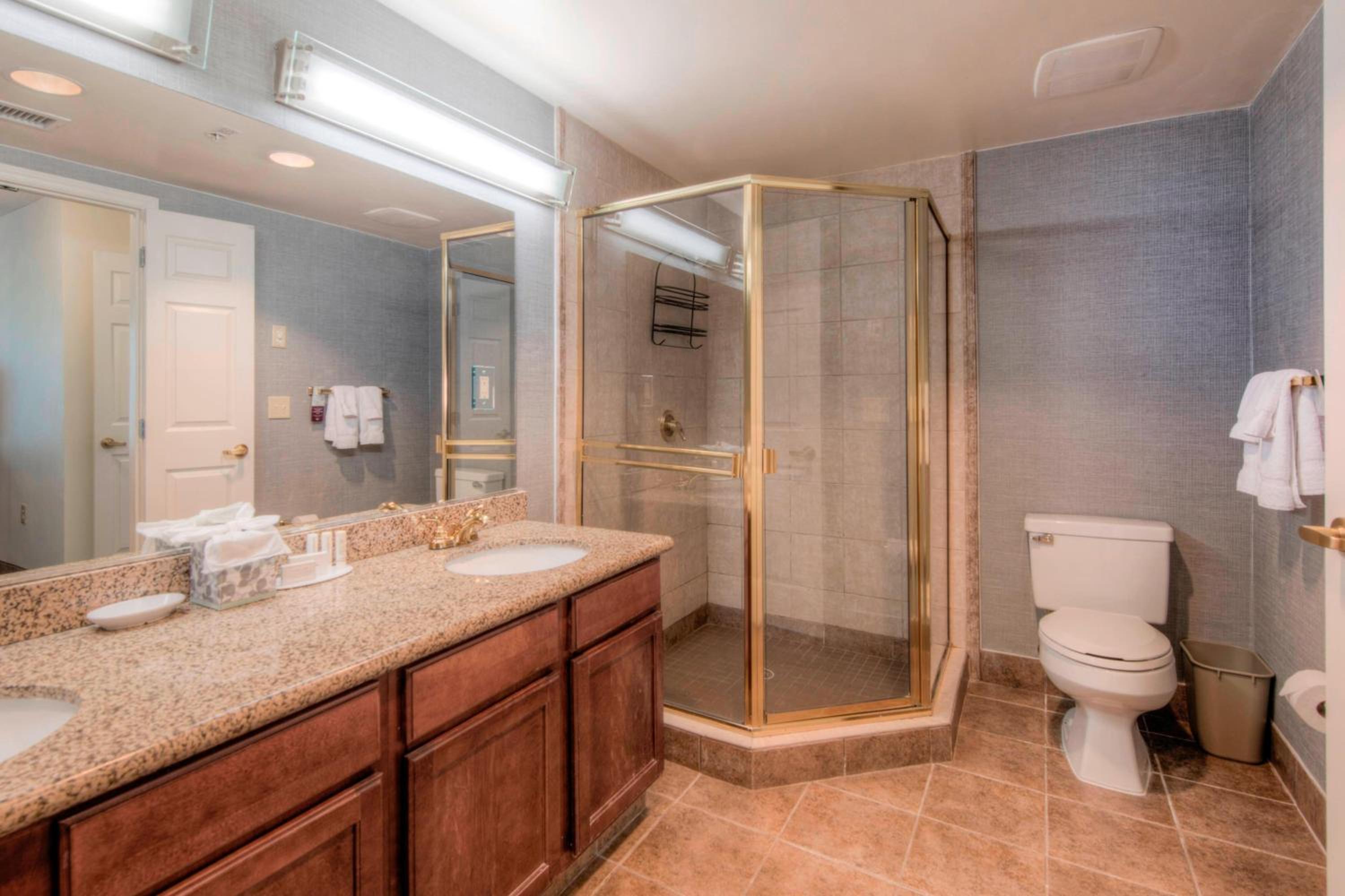 Executive King Suite - Photo 3